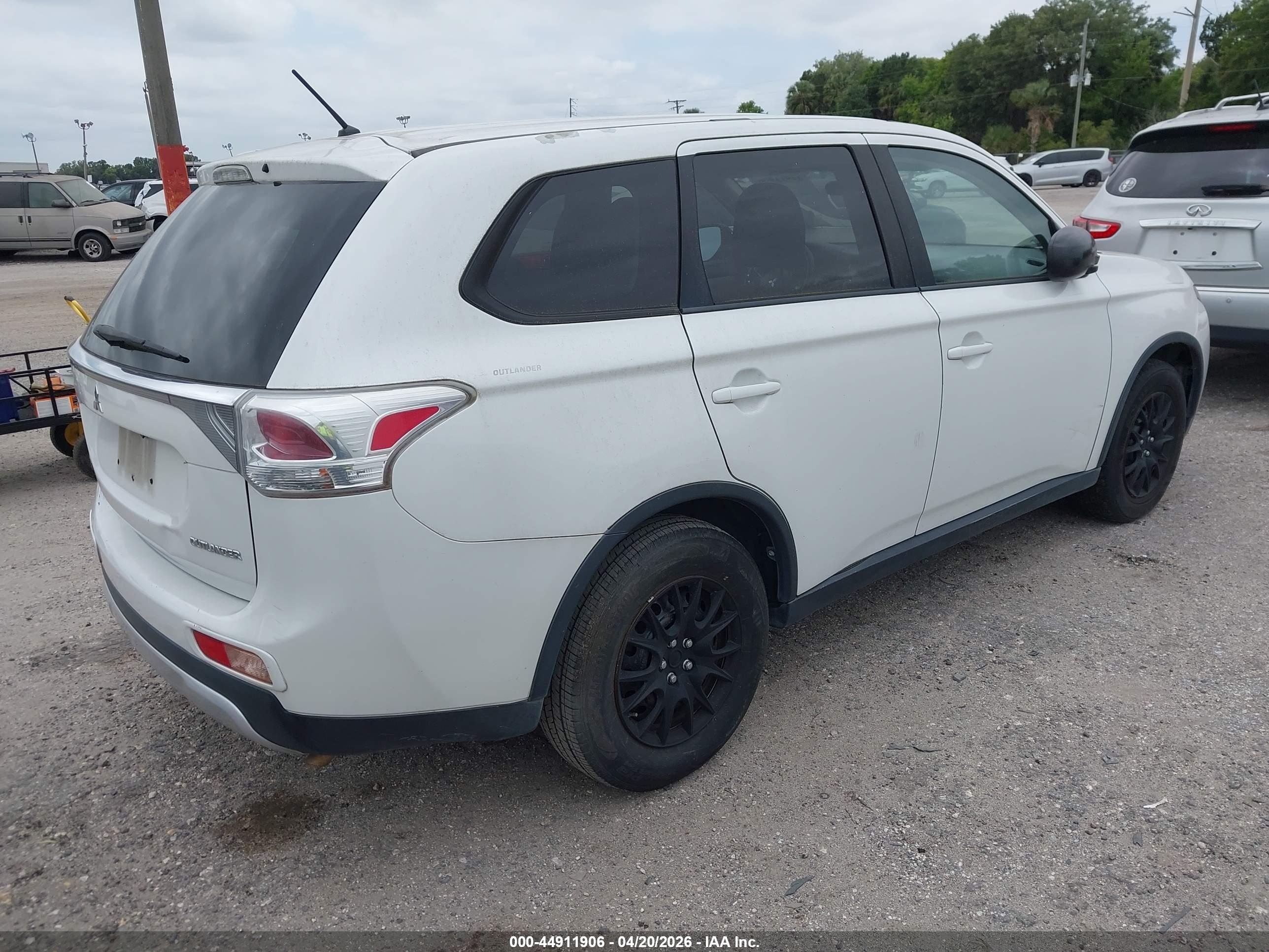 MITSUBISHI OUTLANDER image 4