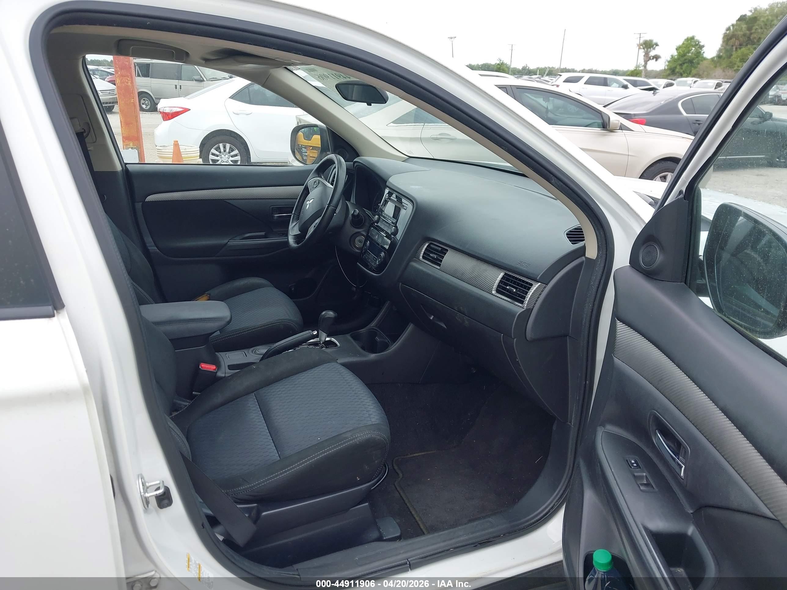 MITSUBISHI OUTLANDER image 5