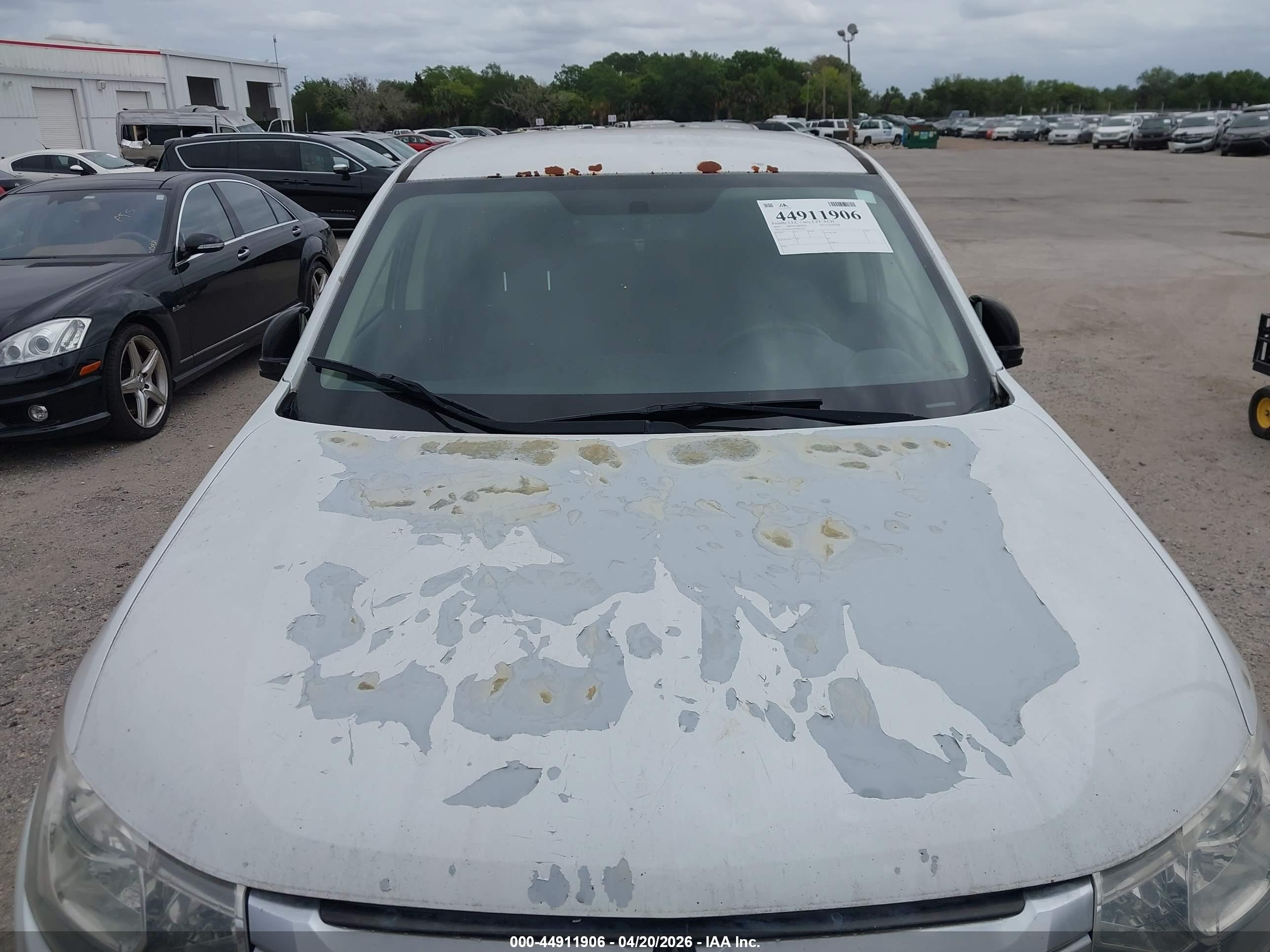 MITSUBISHI OUTLANDER image 6
