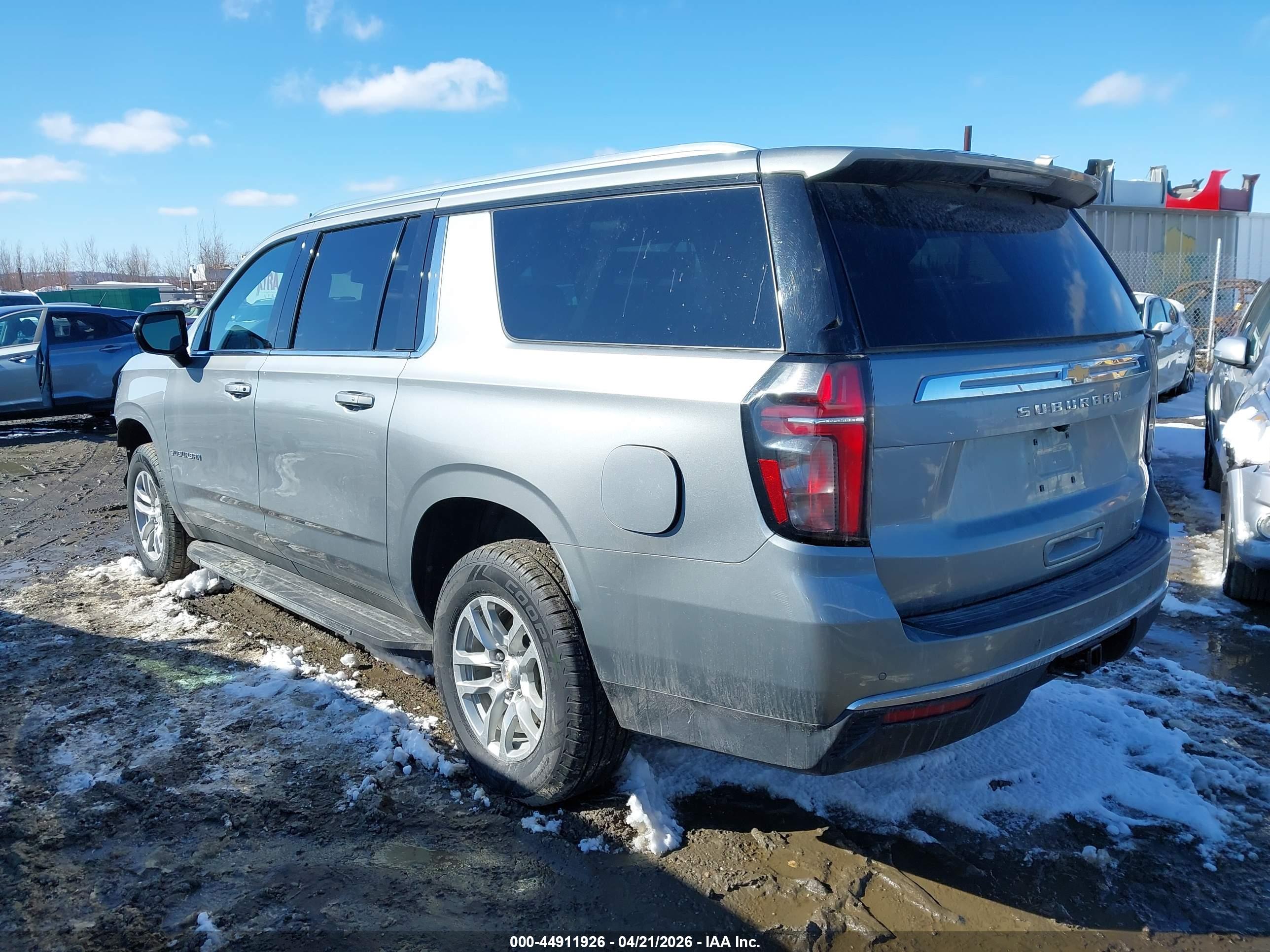 CHEVROLET SUBURBAN image 3