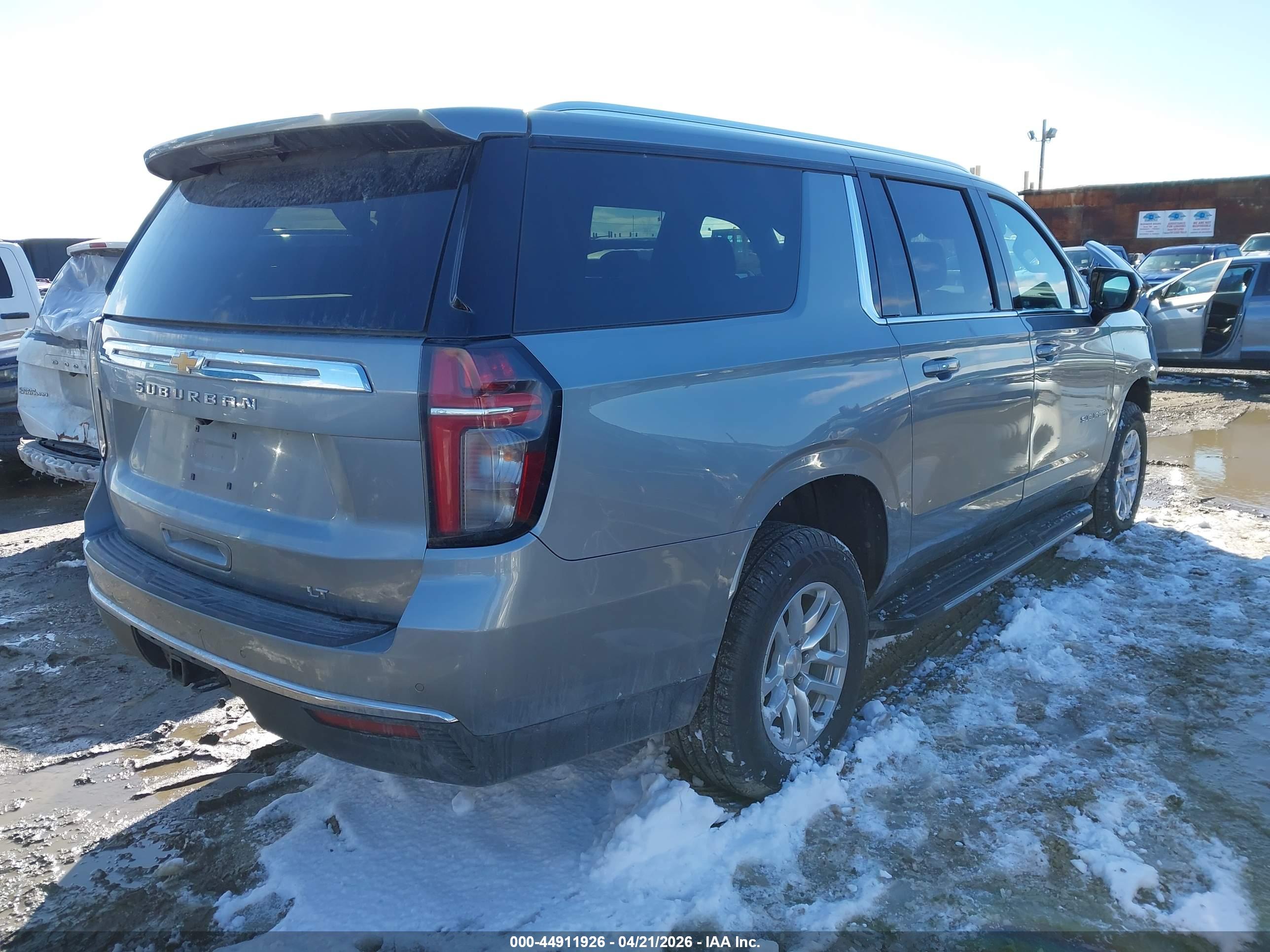 CHEVROLET SUBURBAN image 4
