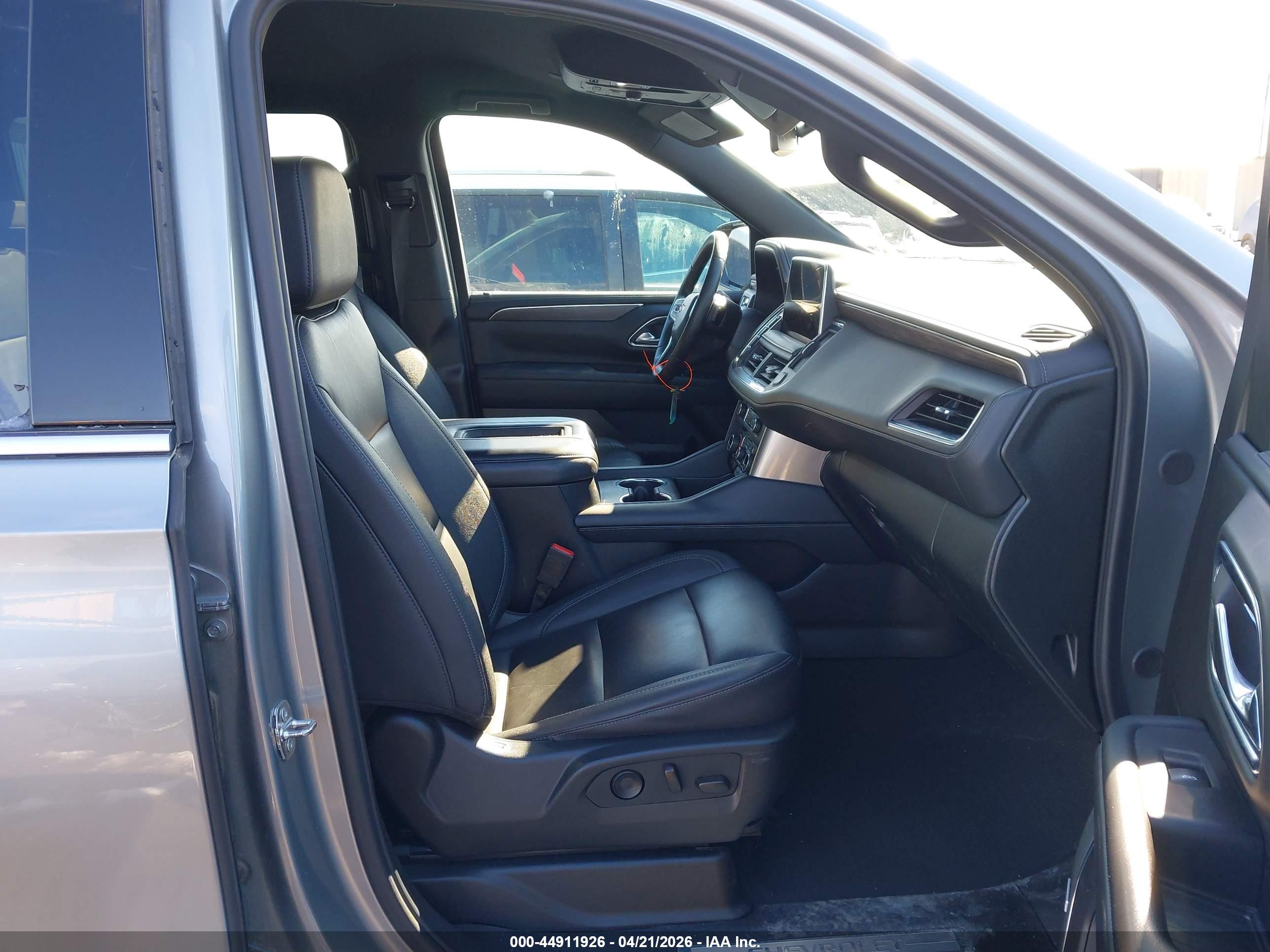 CHEVROLET SUBURBAN image 5