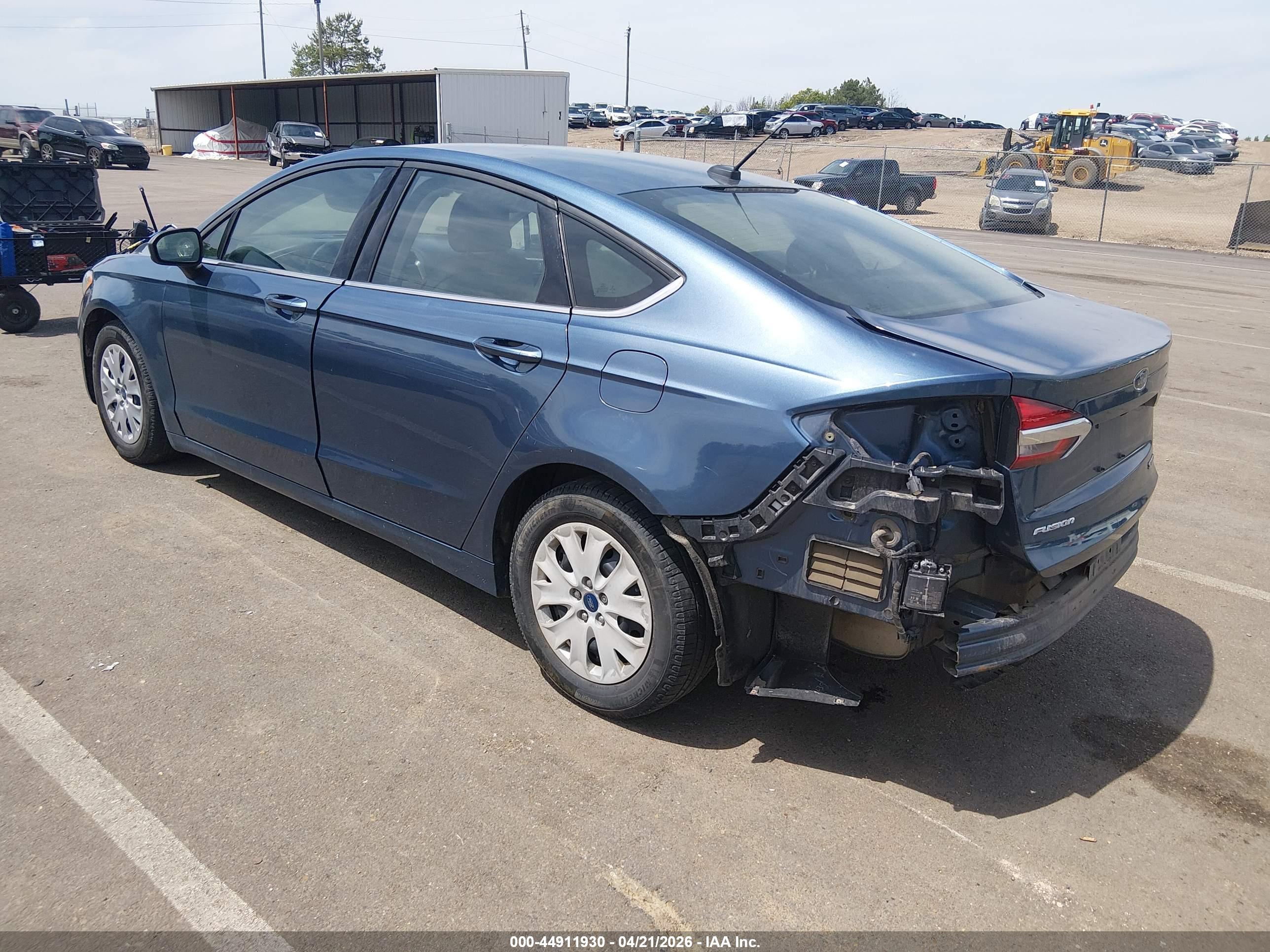 FORD FUSION image 3