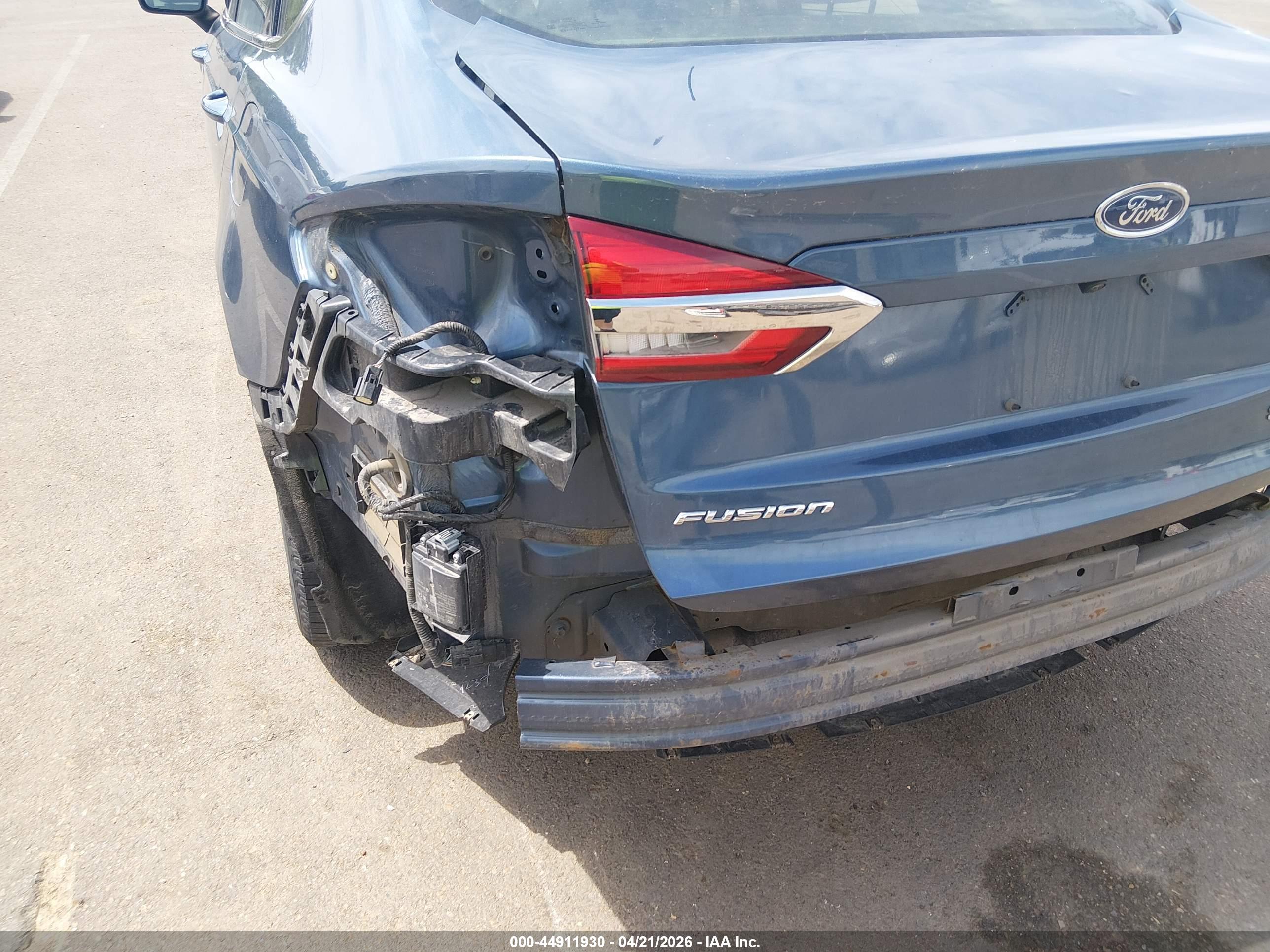 FORD FUSION image 6