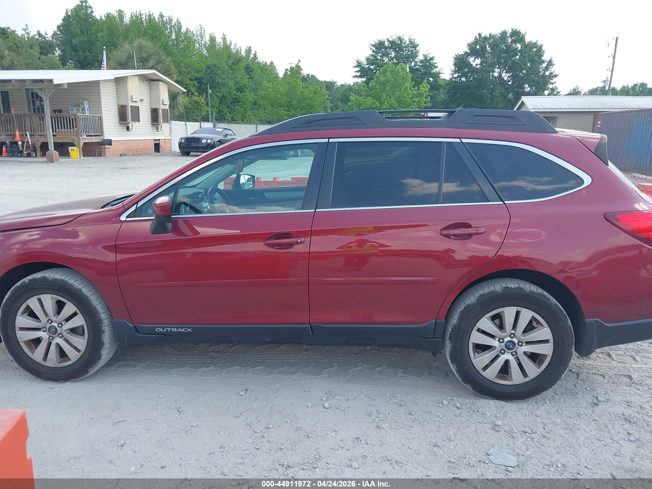 SUBARU OUTBACK image 6