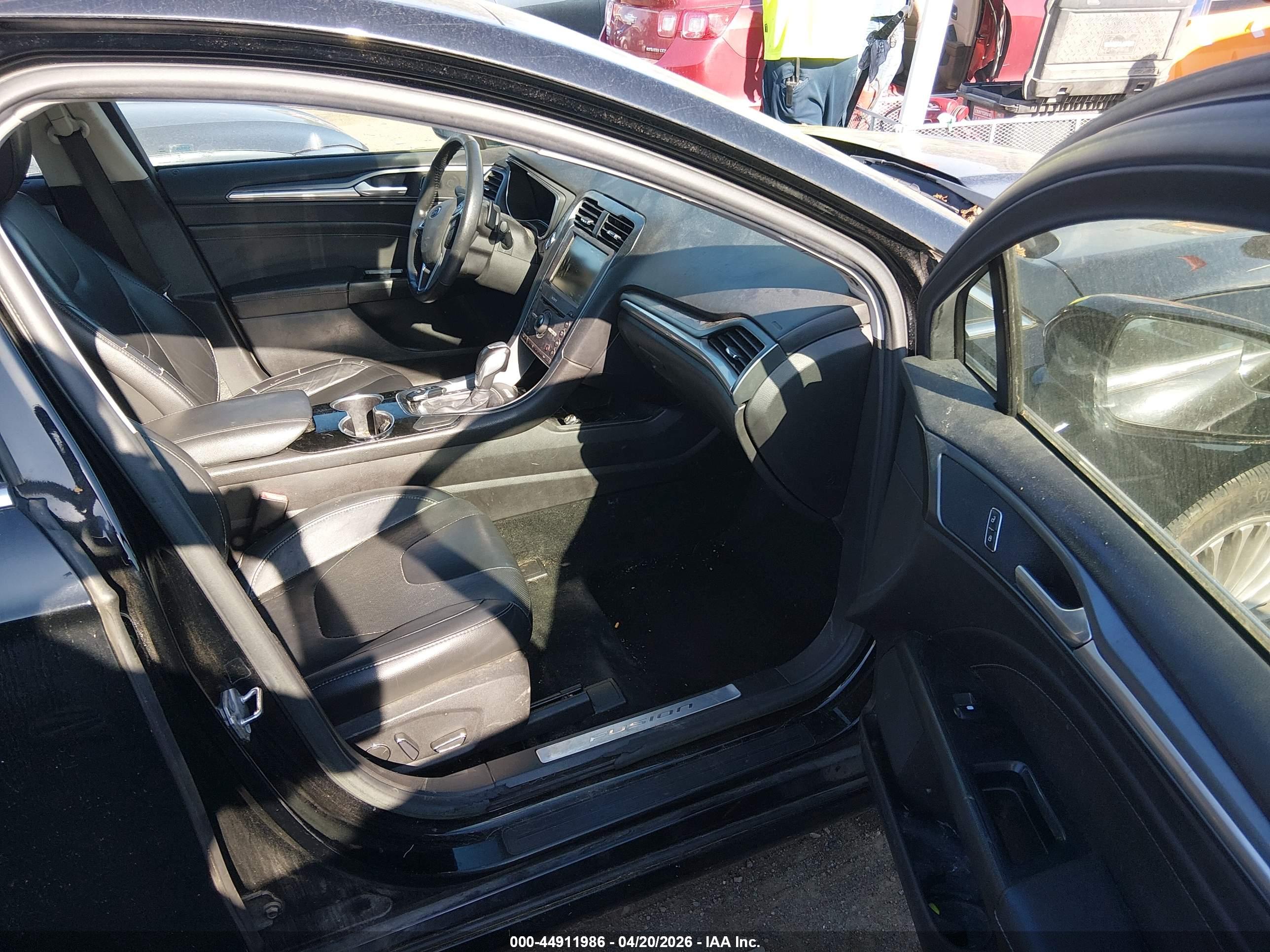 FORD FUSION image 5