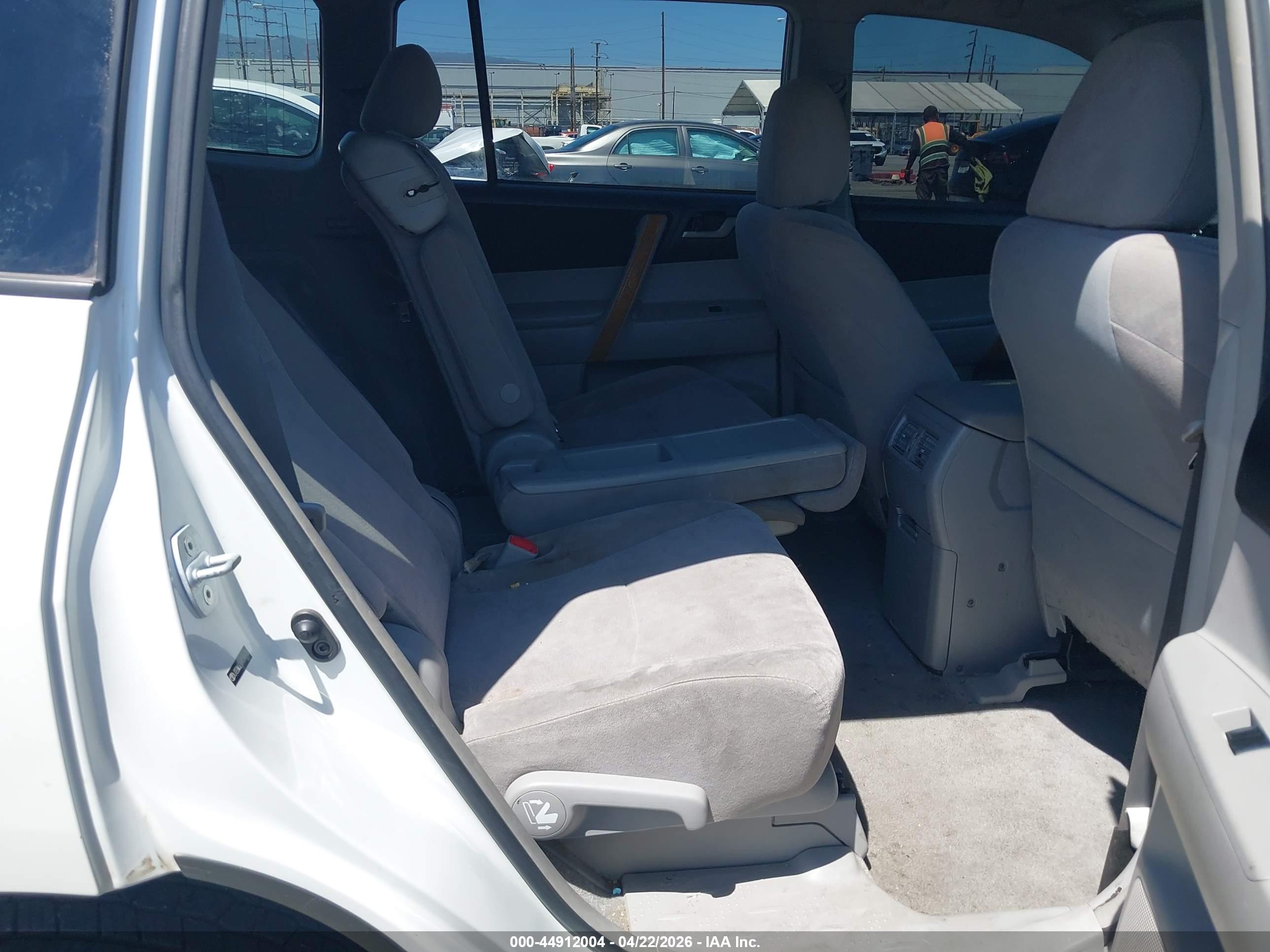 TOYOTA HIGHLANDER image 8