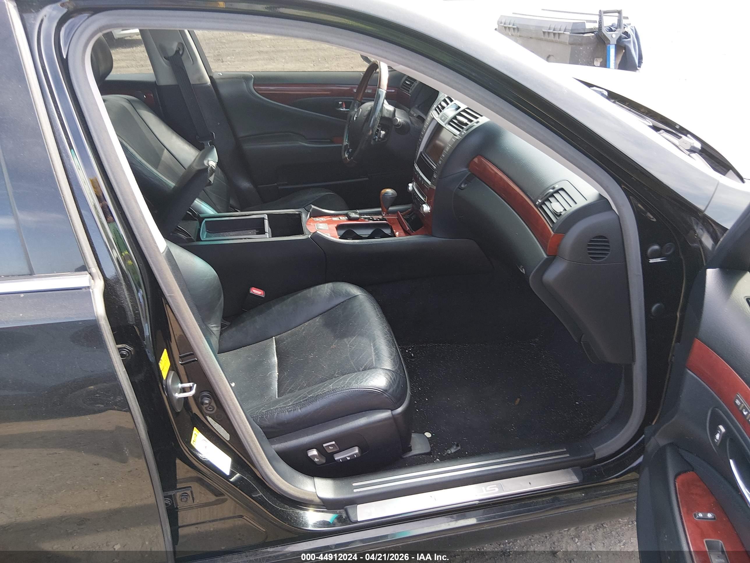 LEXUS LS image 5