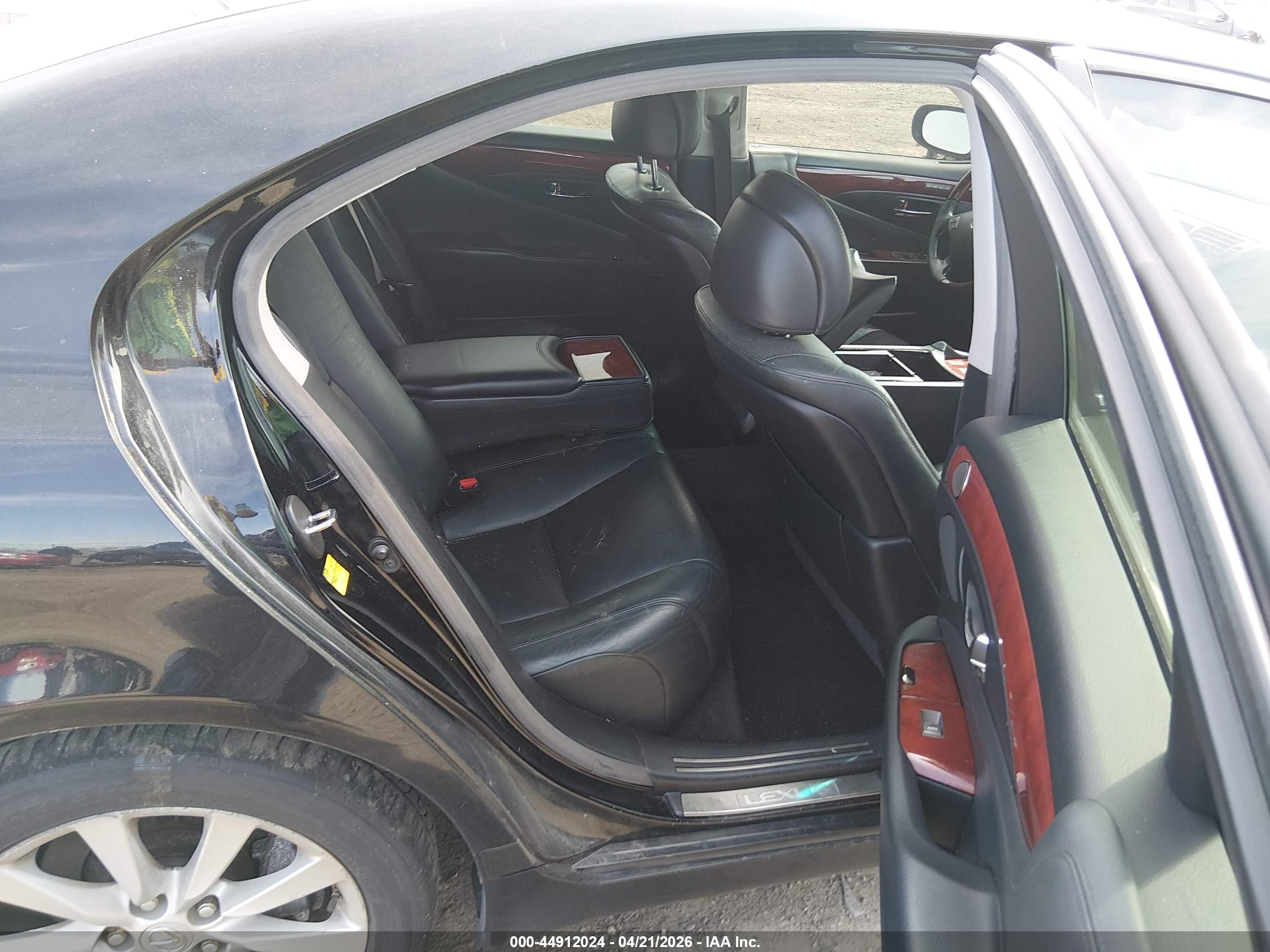 LEXUS LS image 8