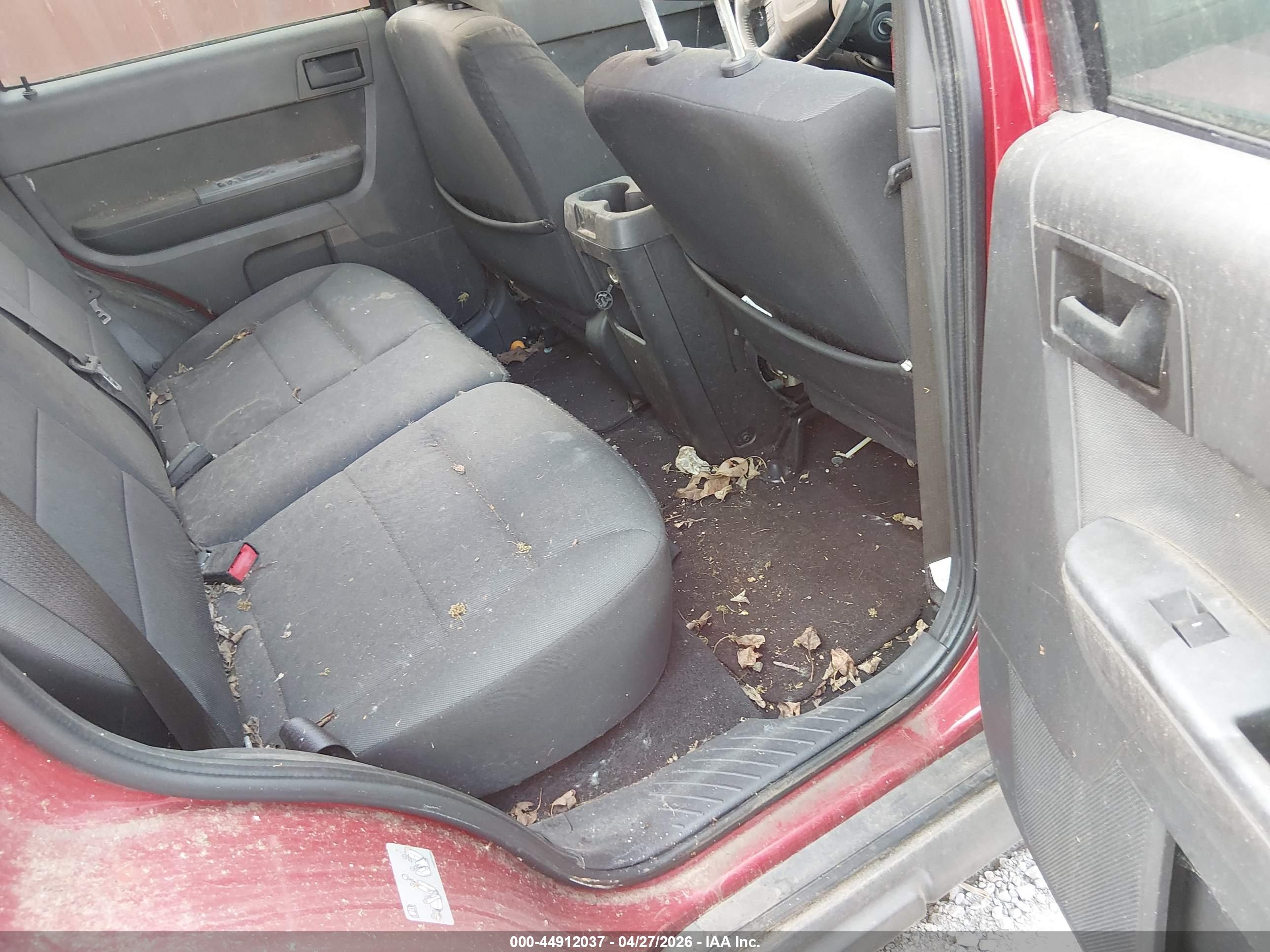 FORD ESCAPE image 8