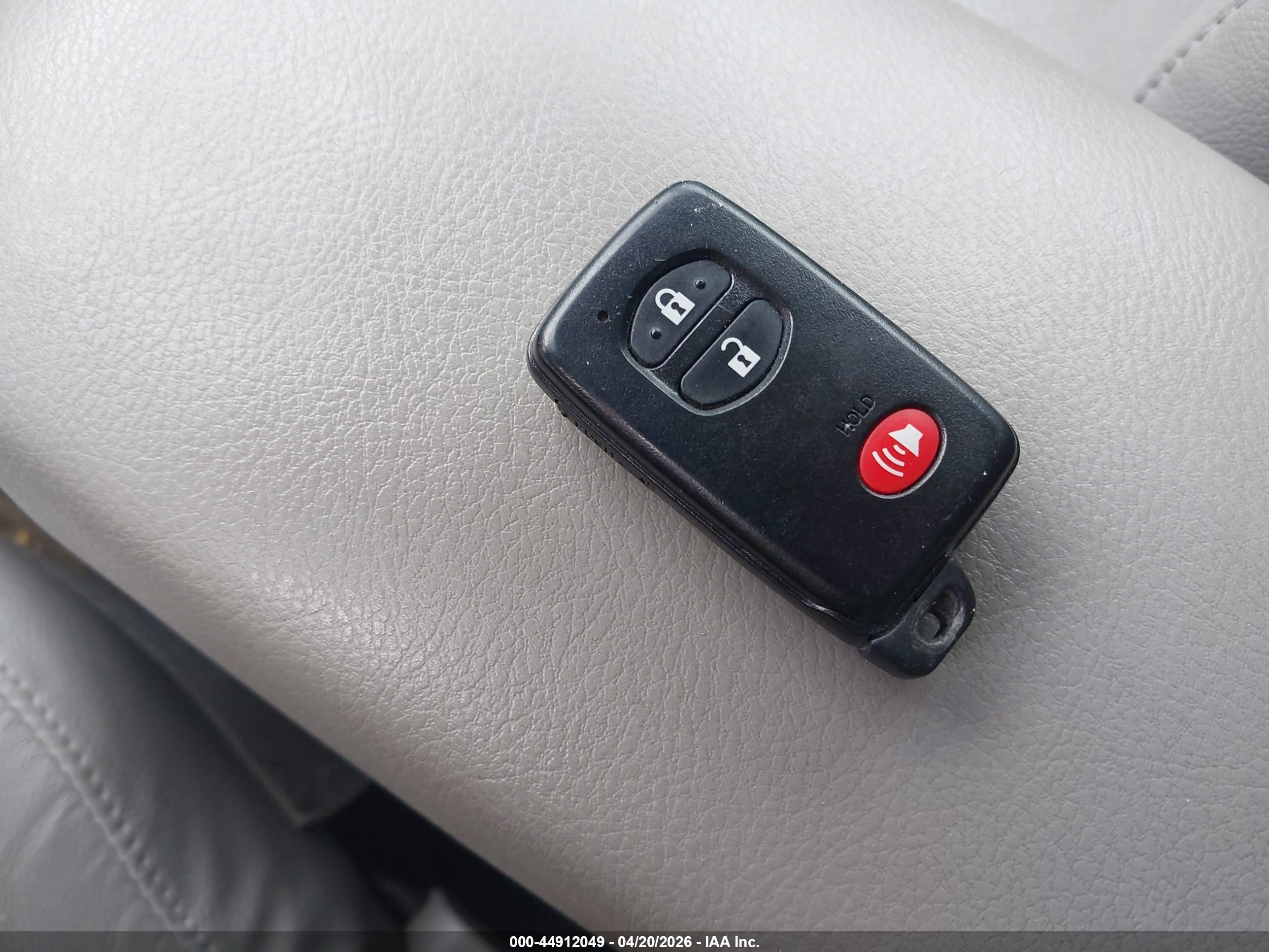 TOYOTA RAV4 image 11