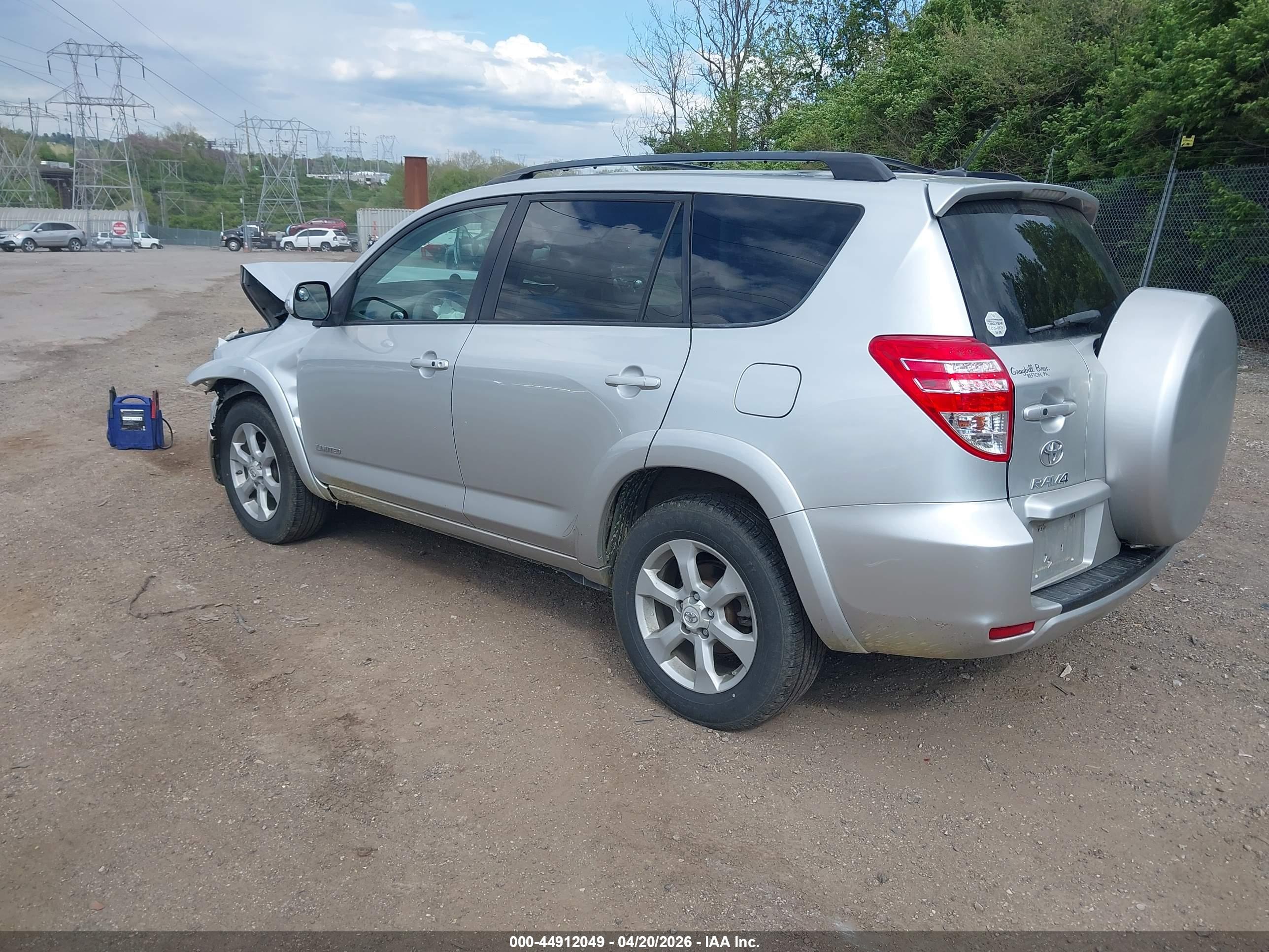 TOYOTA RAV4 image 3