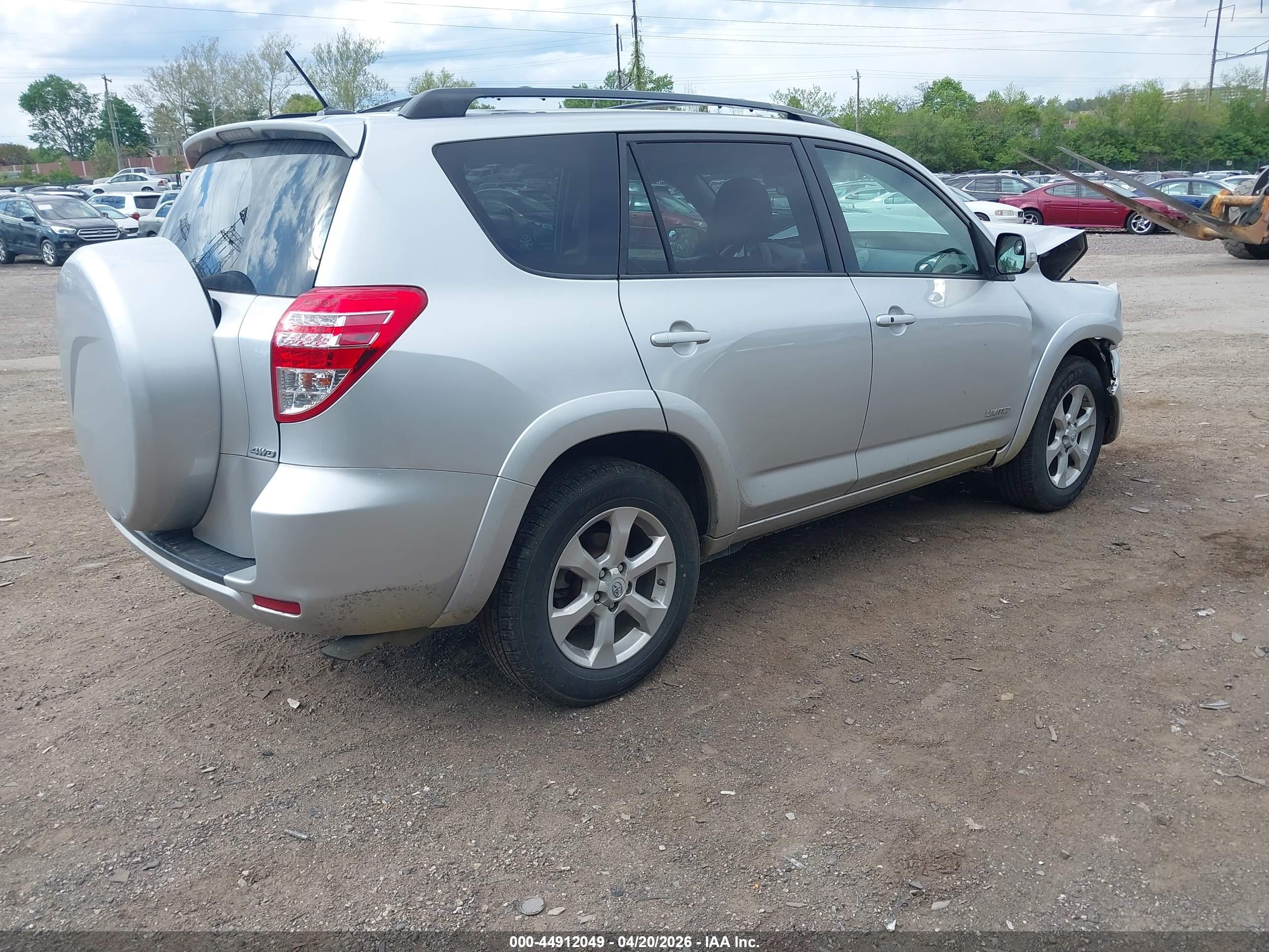 TOYOTA RAV4 image 4