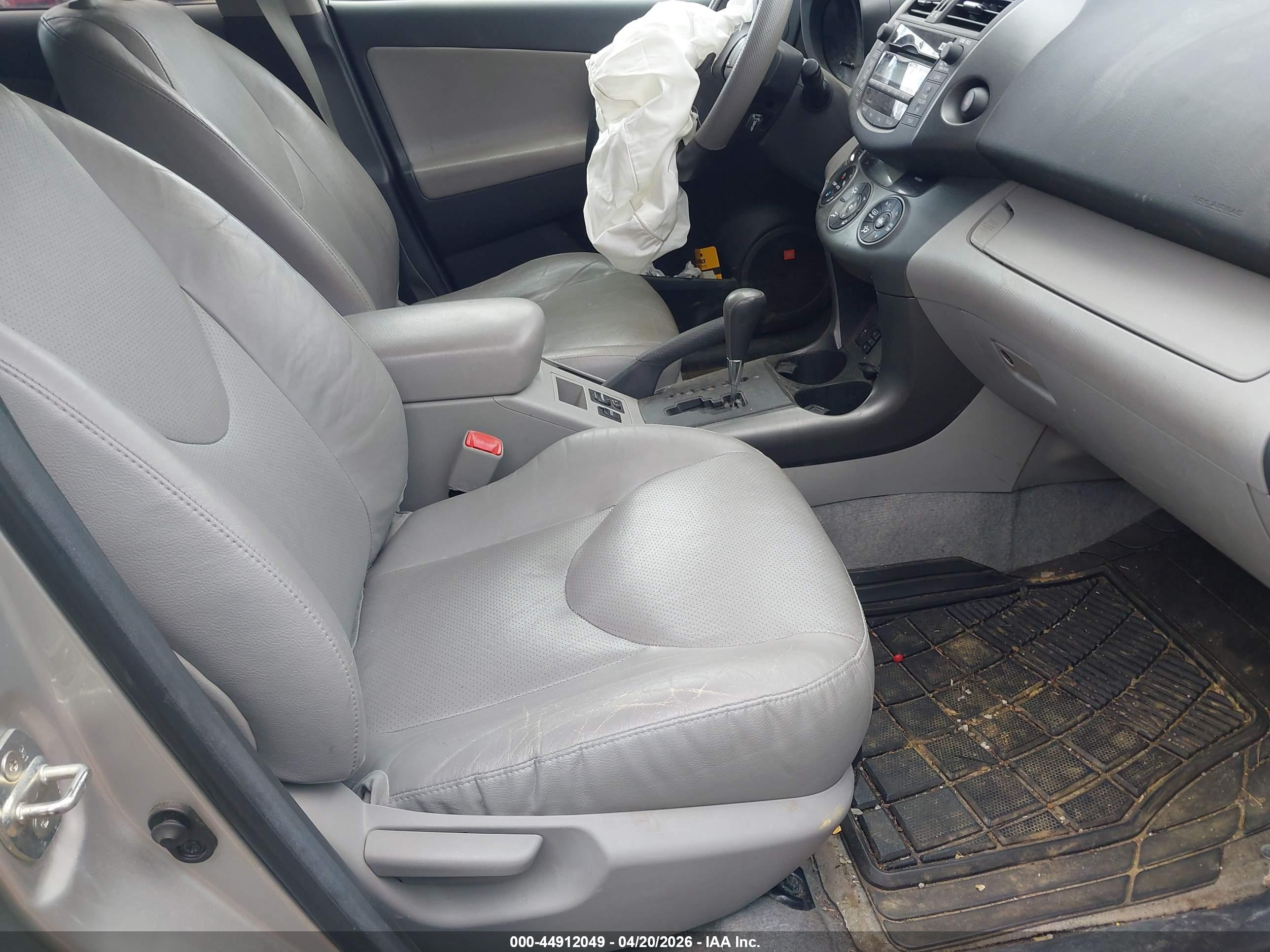 TOYOTA RAV4 image 5