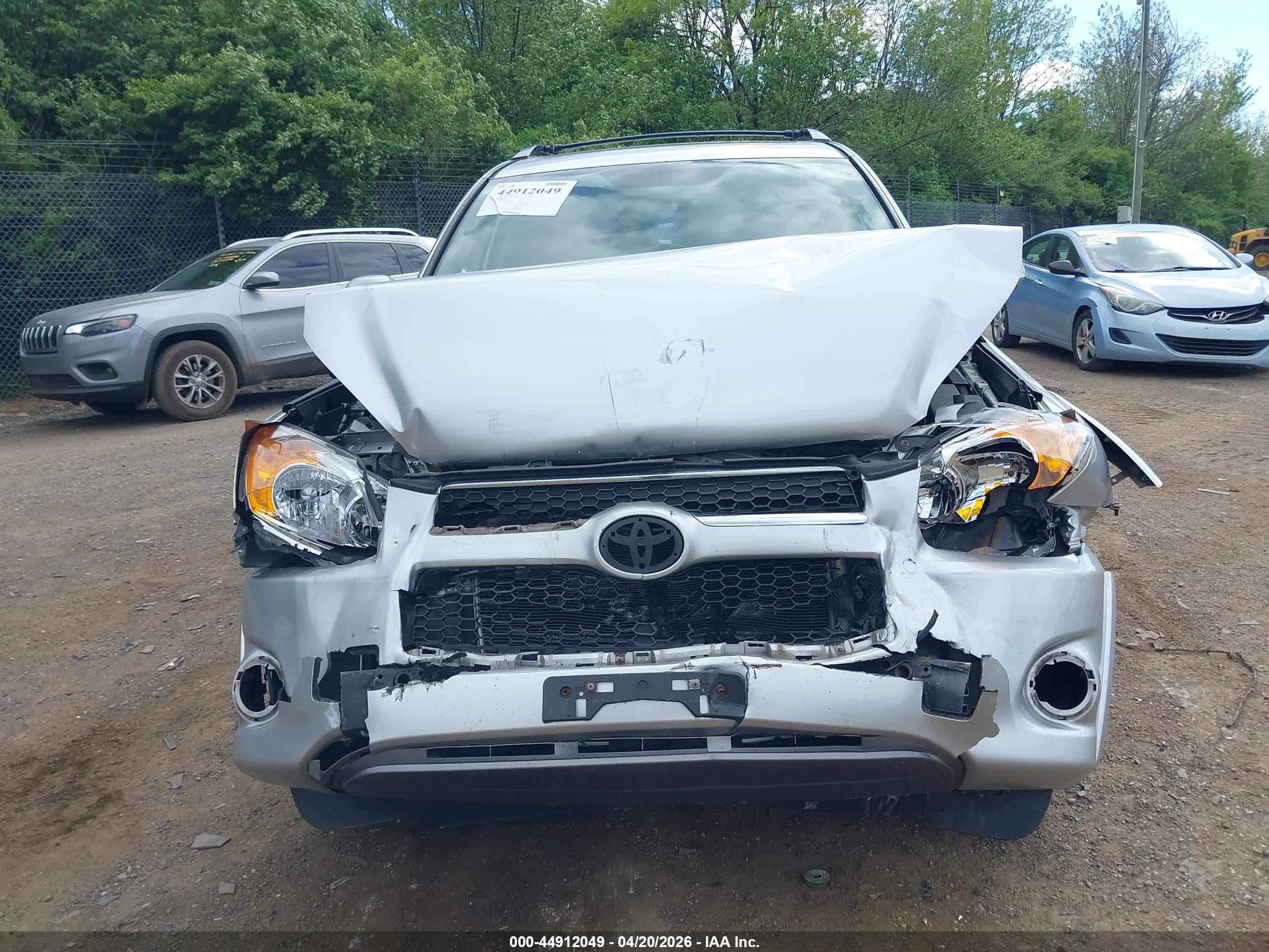 TOYOTA RAV4 image 6