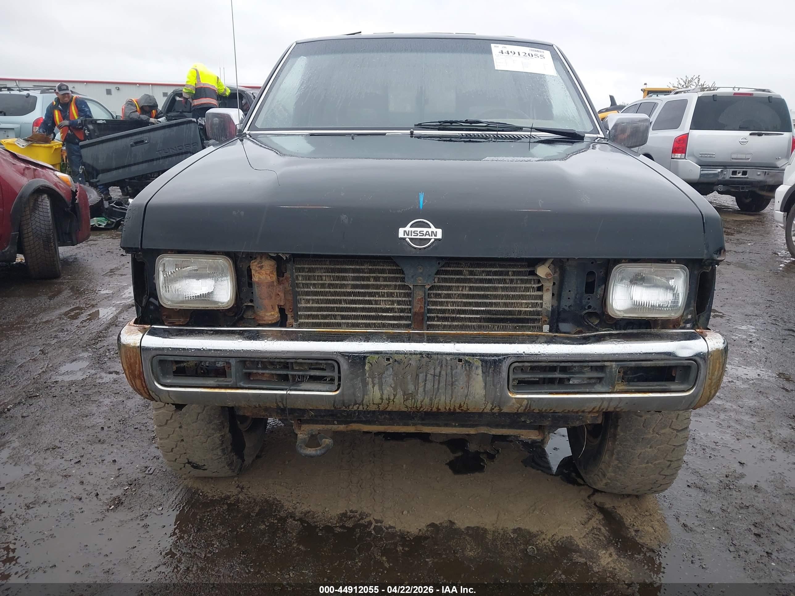 NISSAN TRUCK image 6
