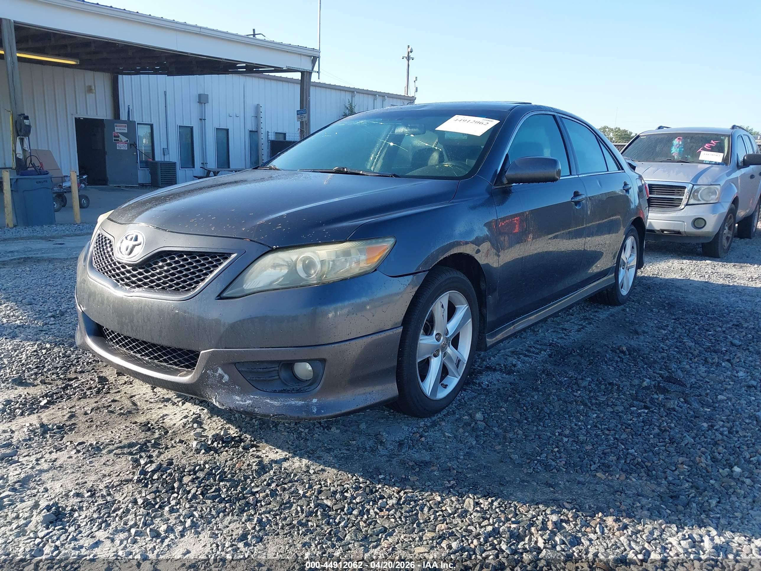 TOYOTA CAMRY image 2