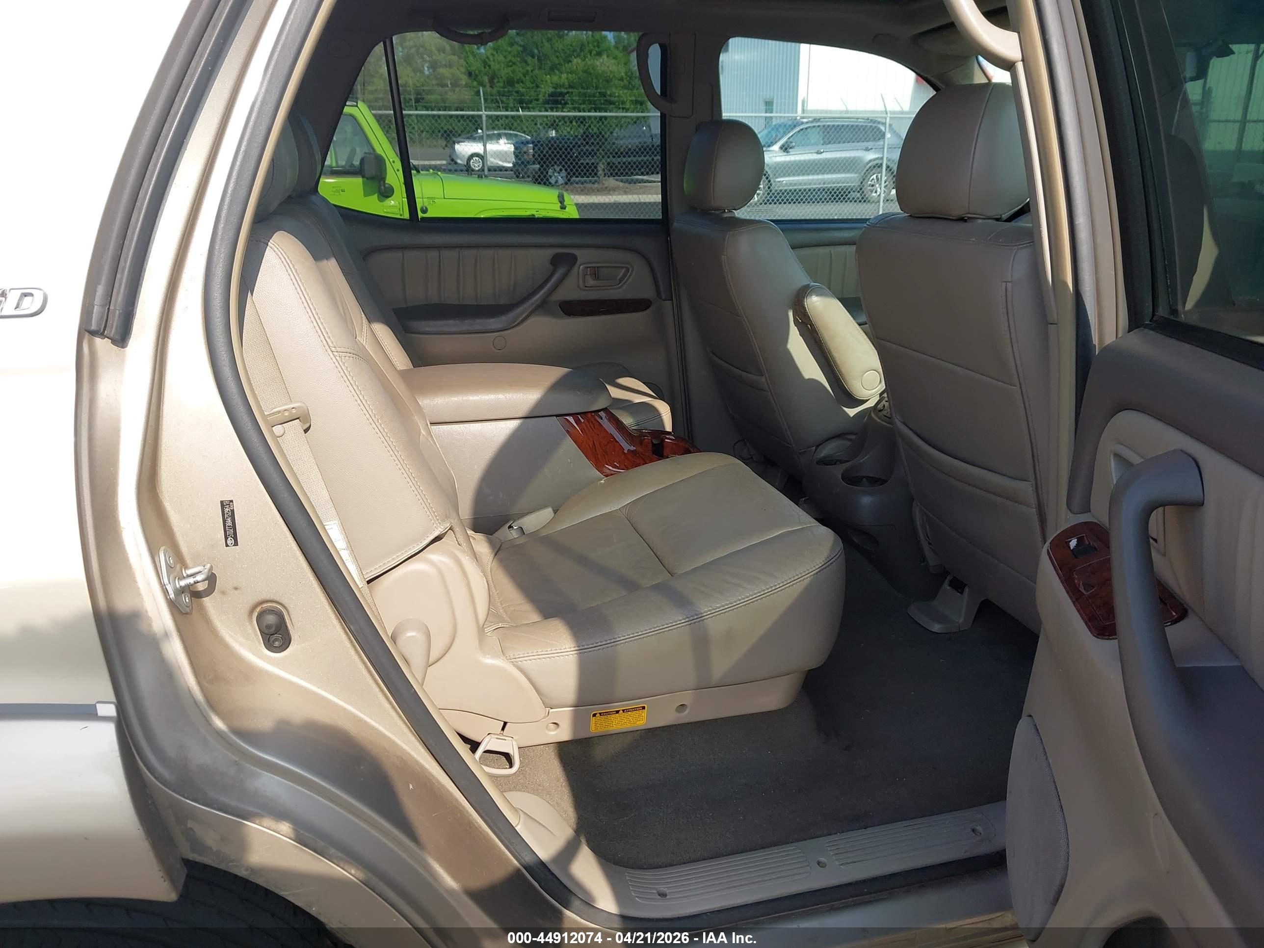 TOYOTA SEQUOIA image 8