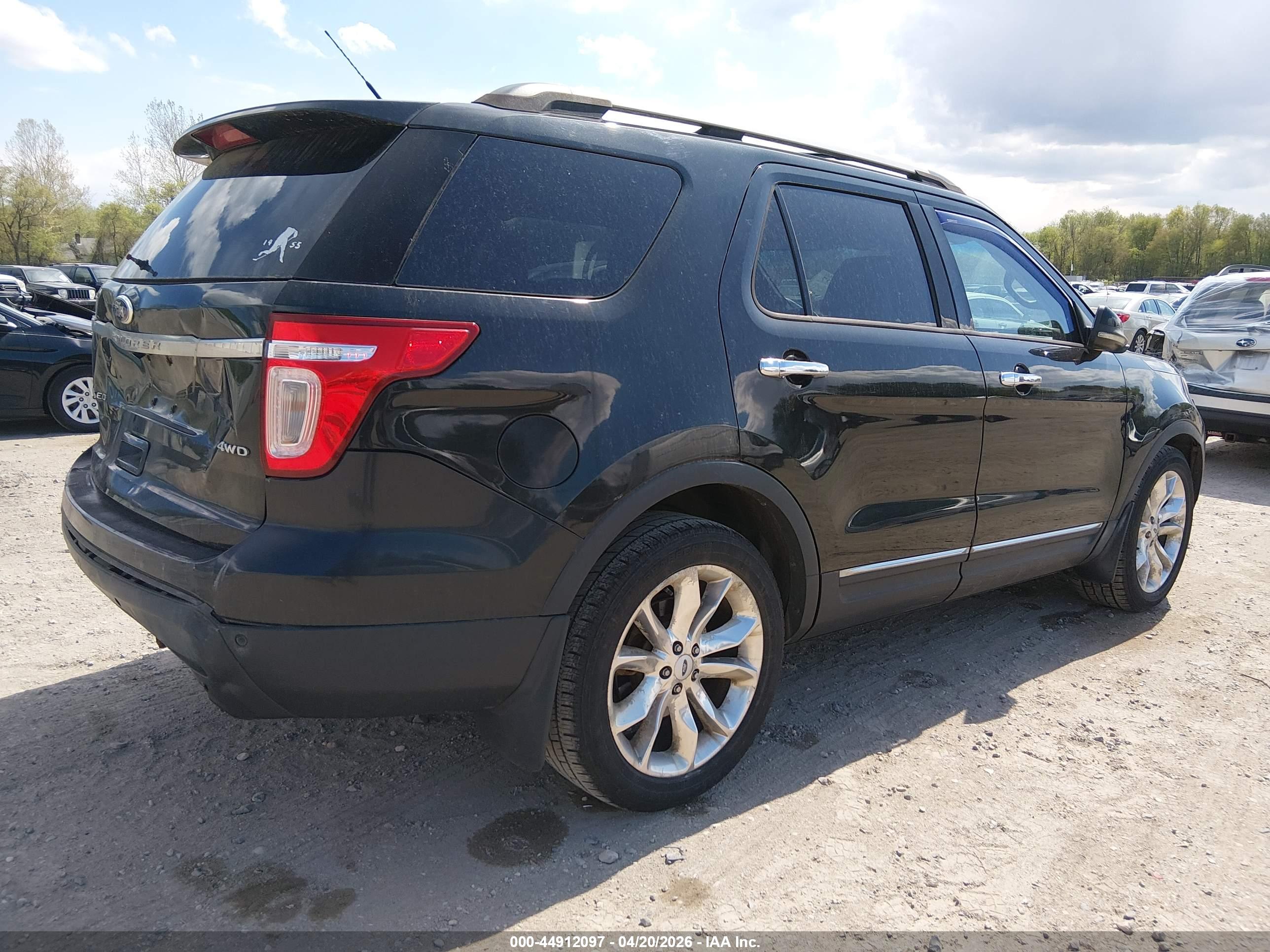 FORD EXPLORER image 4