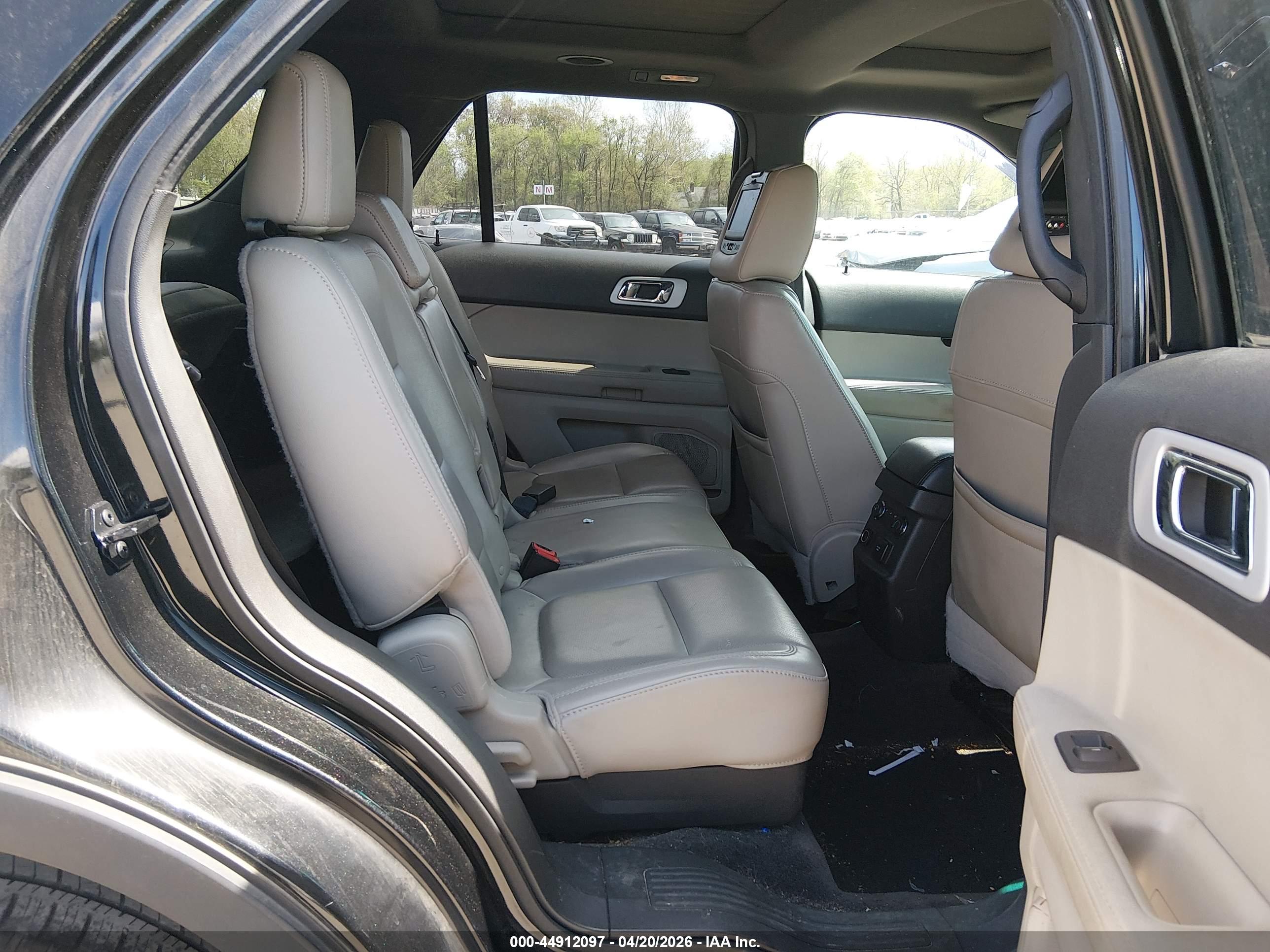 FORD EXPLORER image 8