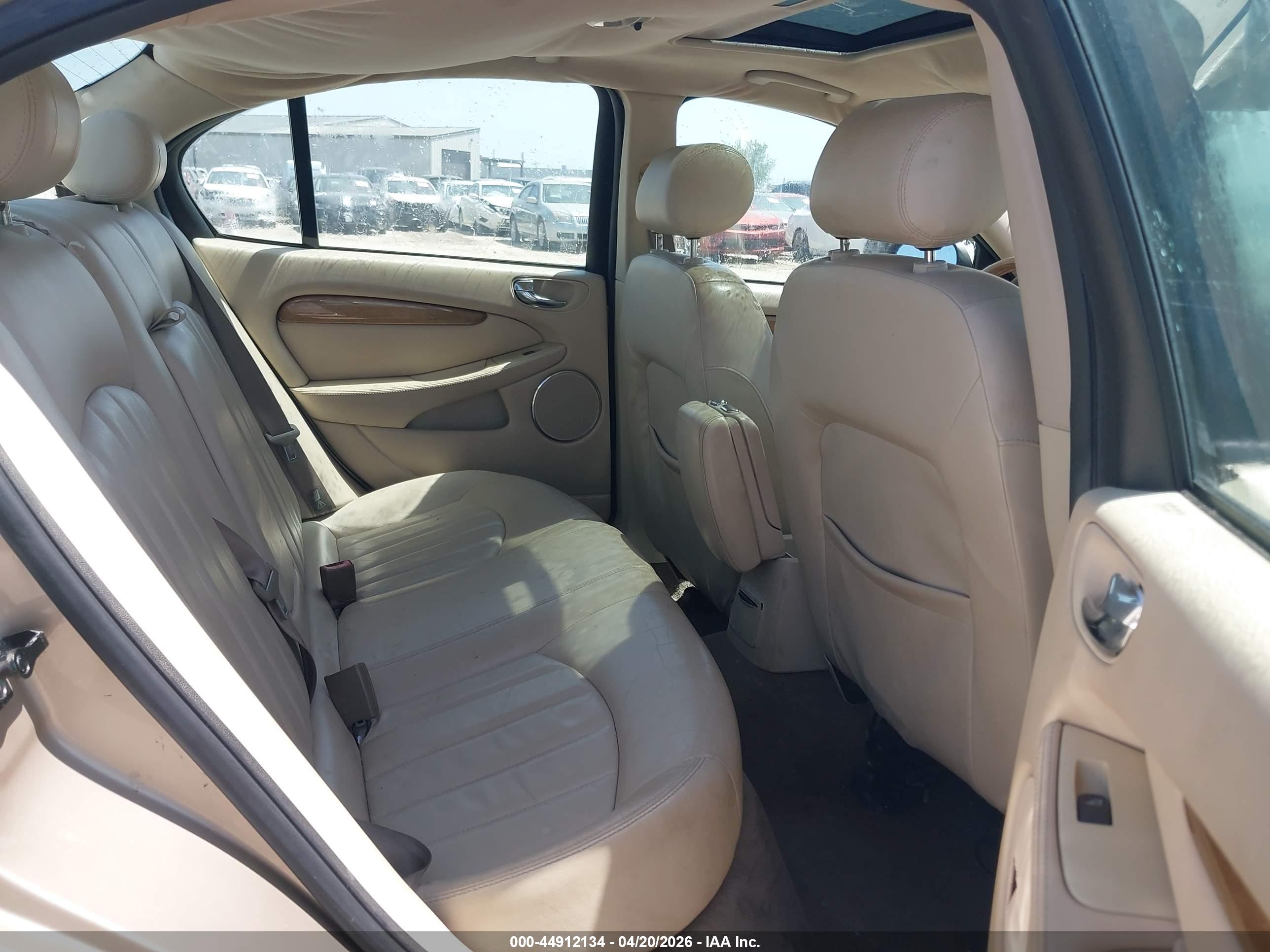 JAGUAR X-TYPE image 8
