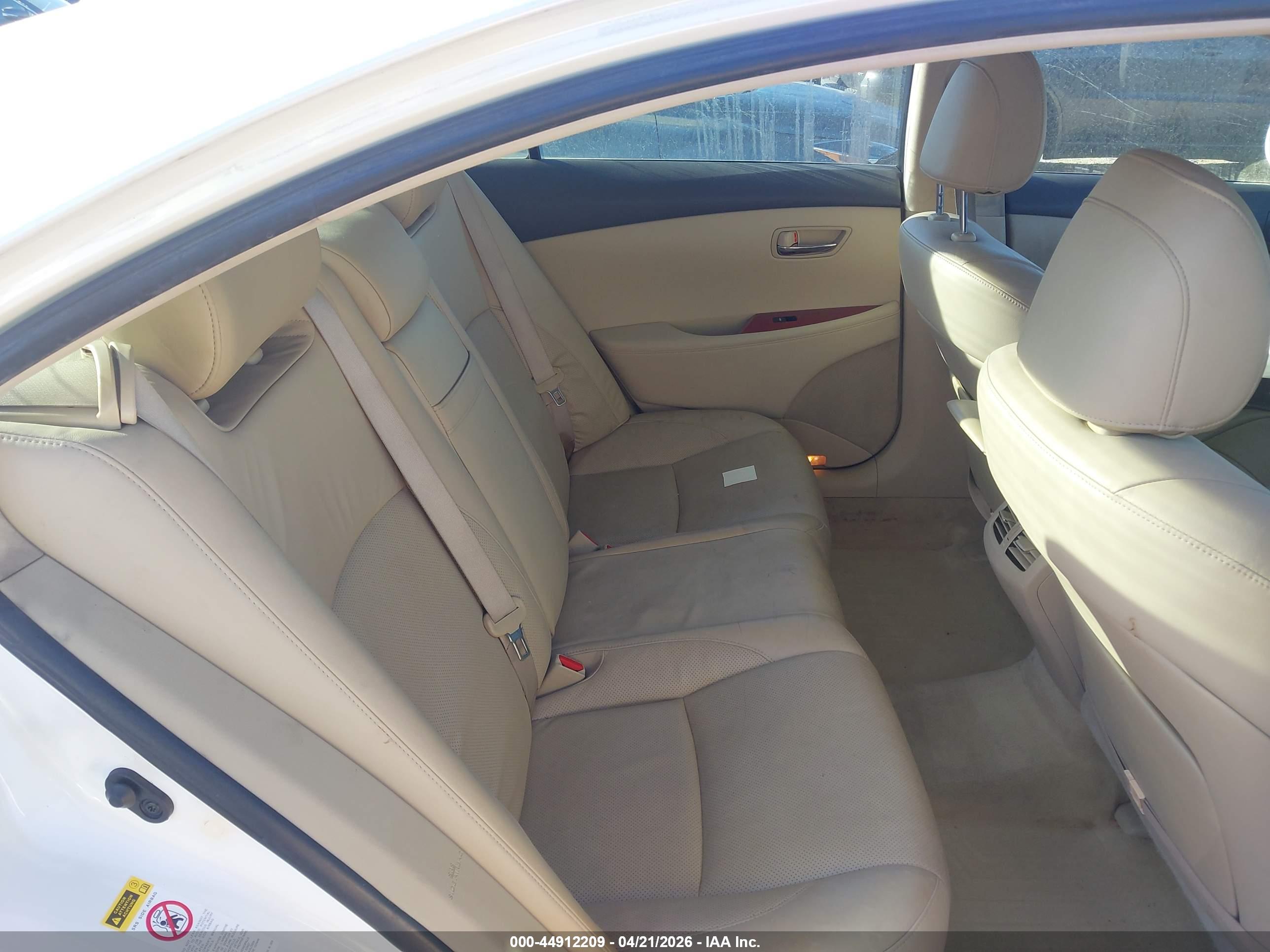 LEXUS ES image 8