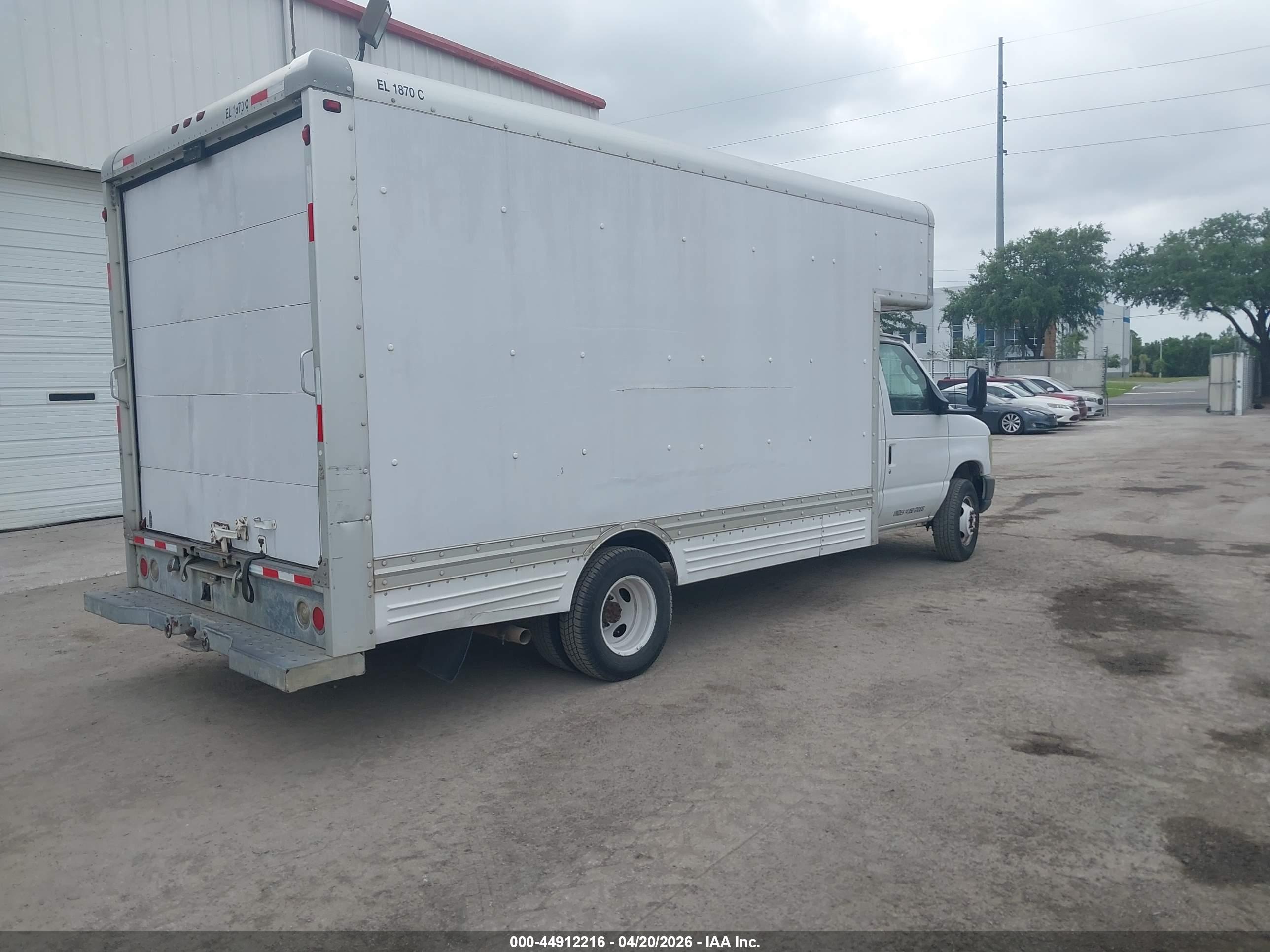 FORD E-450 image 4