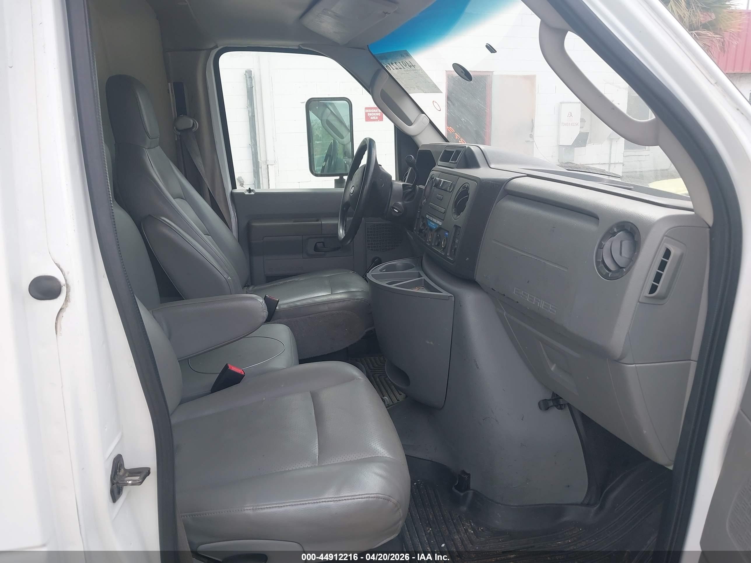 FORD E-450 image 8