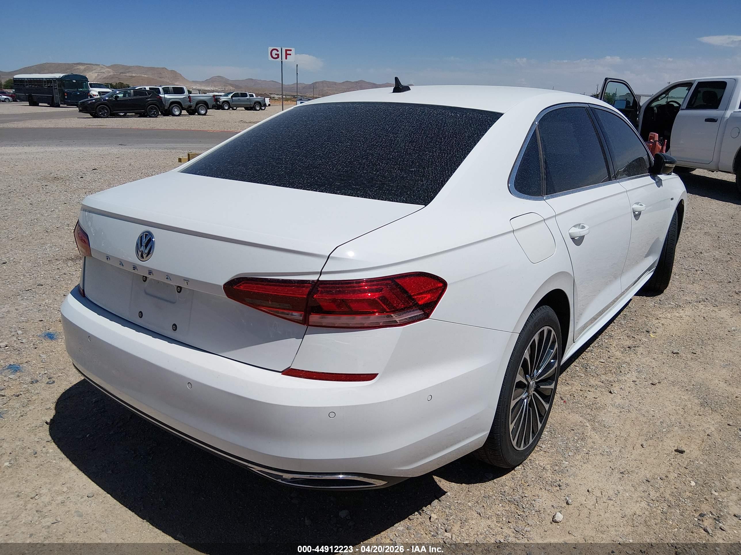 VOLKSWAGEN PASSAT image 4