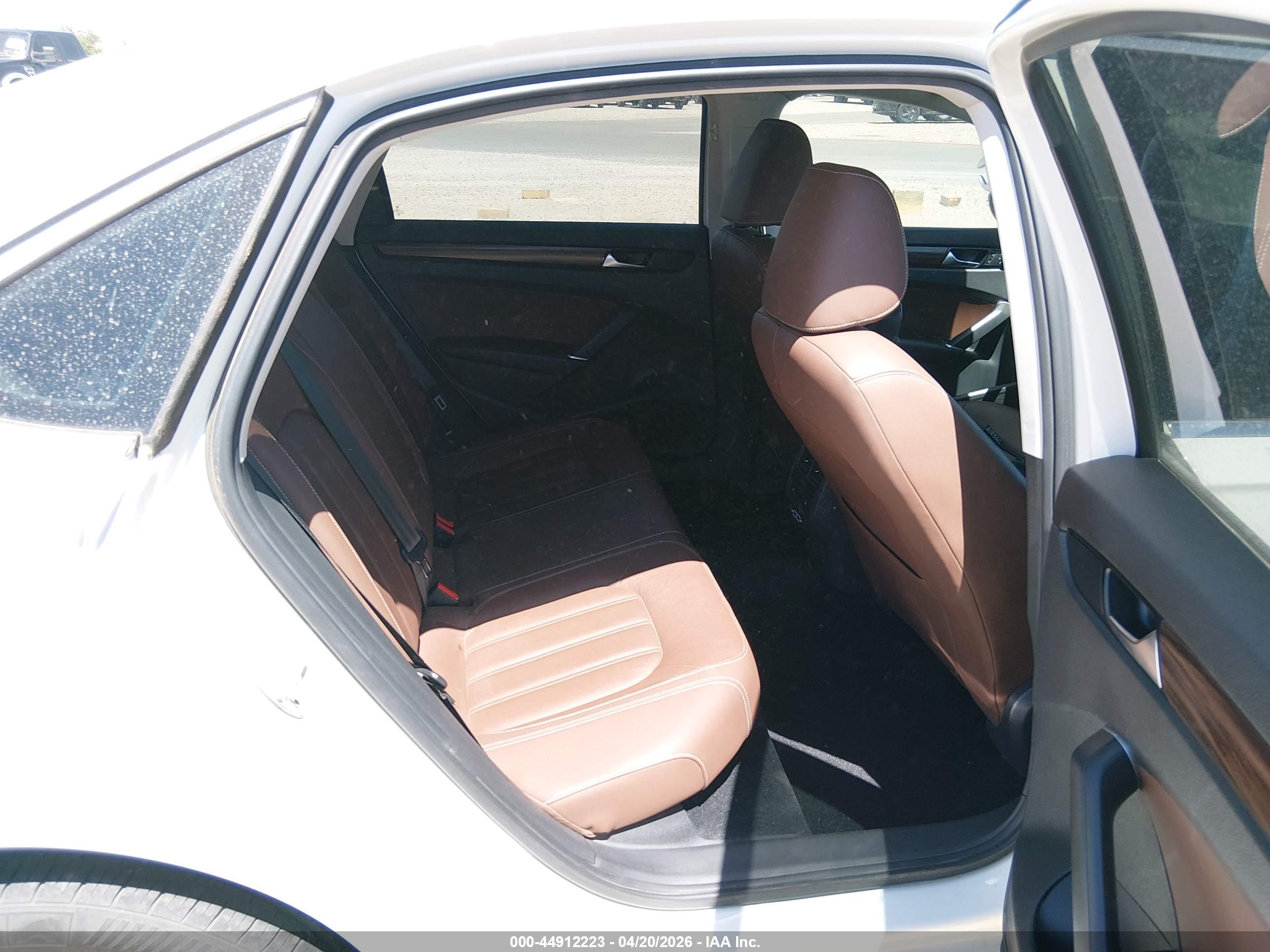 VOLKSWAGEN PASSAT image 8