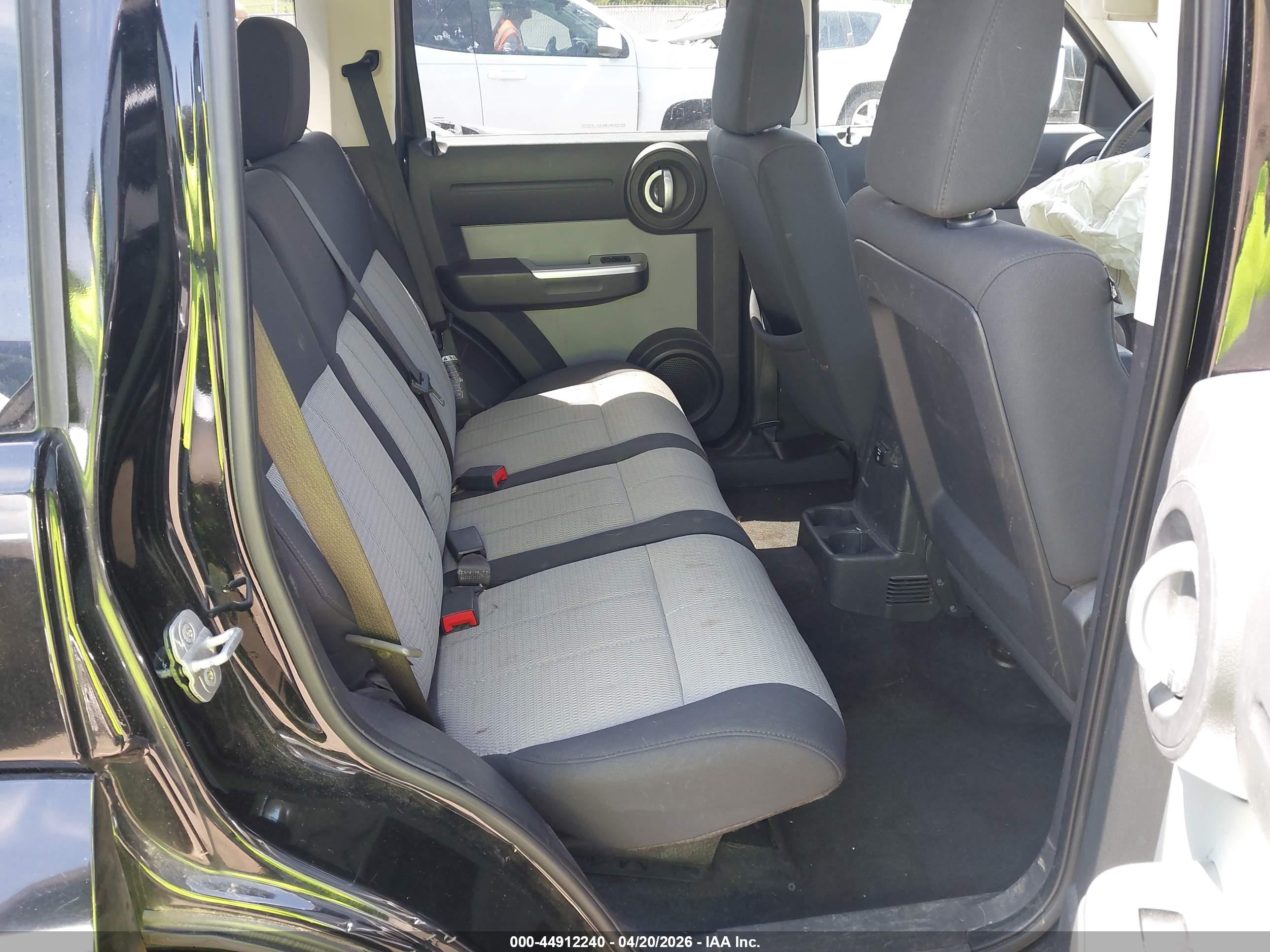 DODGE NITRO image 8
