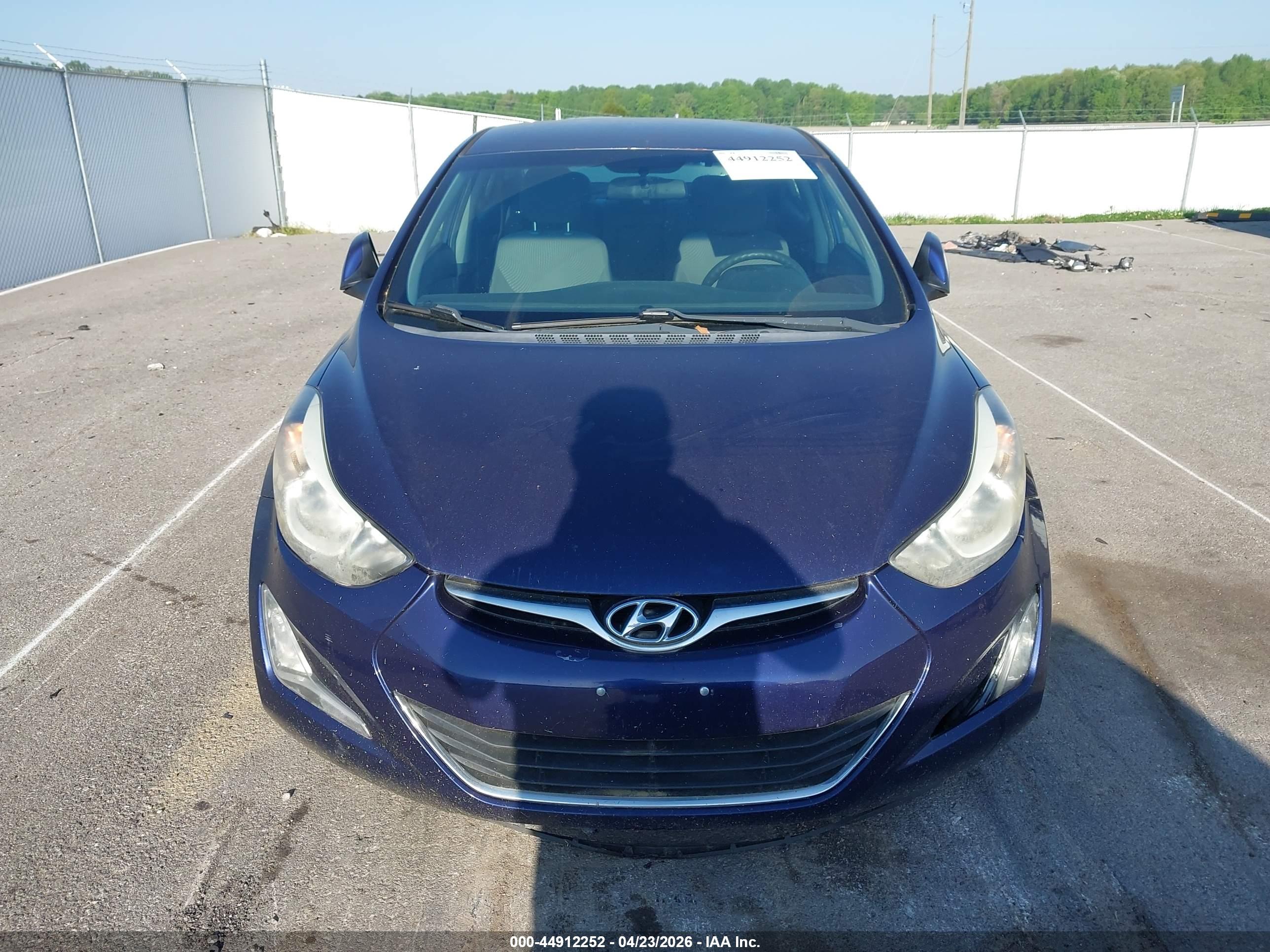 HYUNDAI ELANTRA image 6