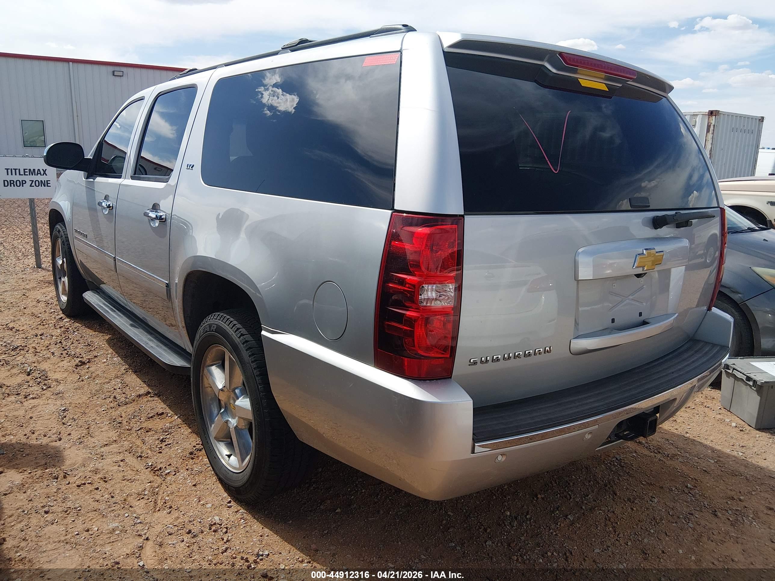 CHEVROLET SUBURBAN image 3