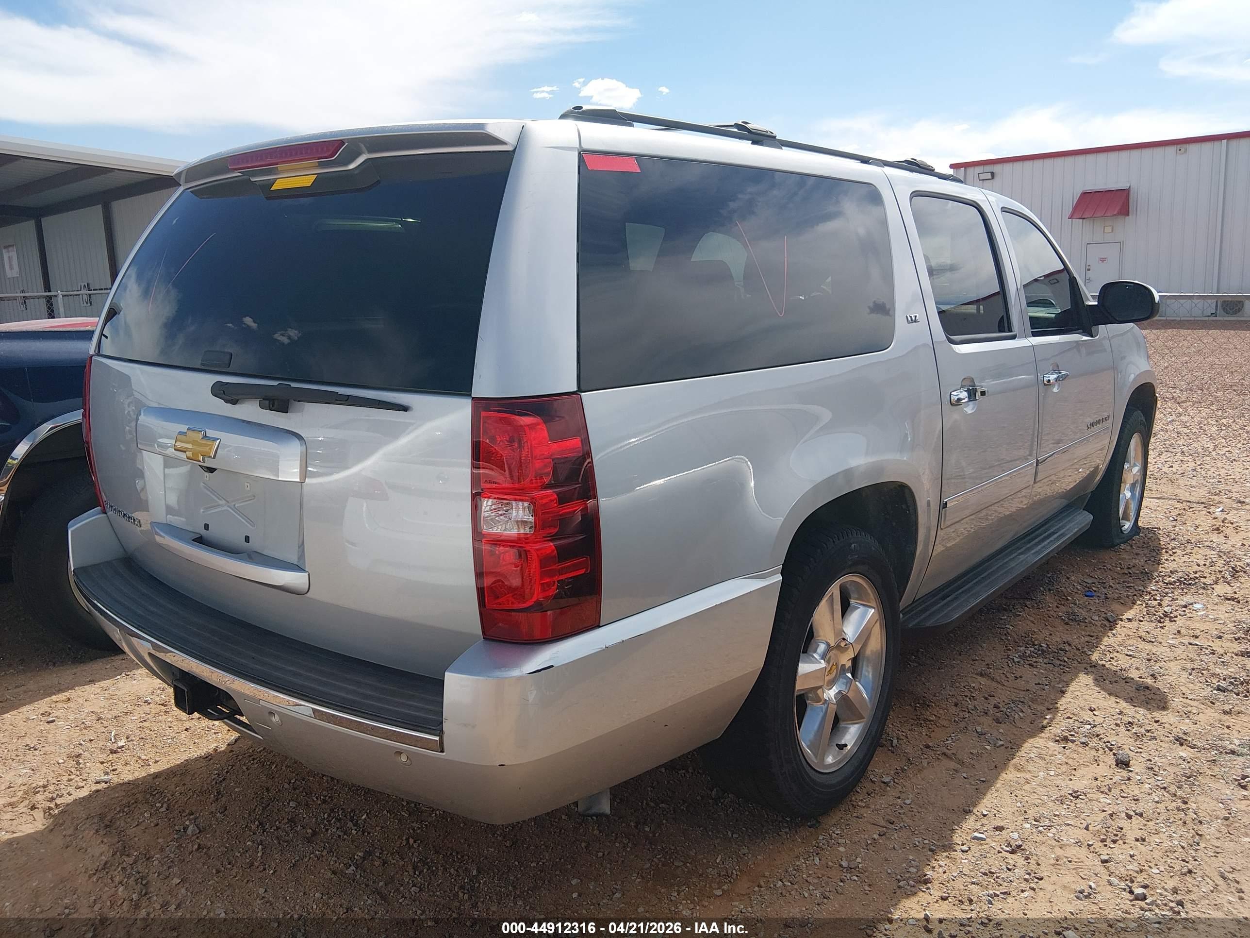 CHEVROLET SUBURBAN image 4