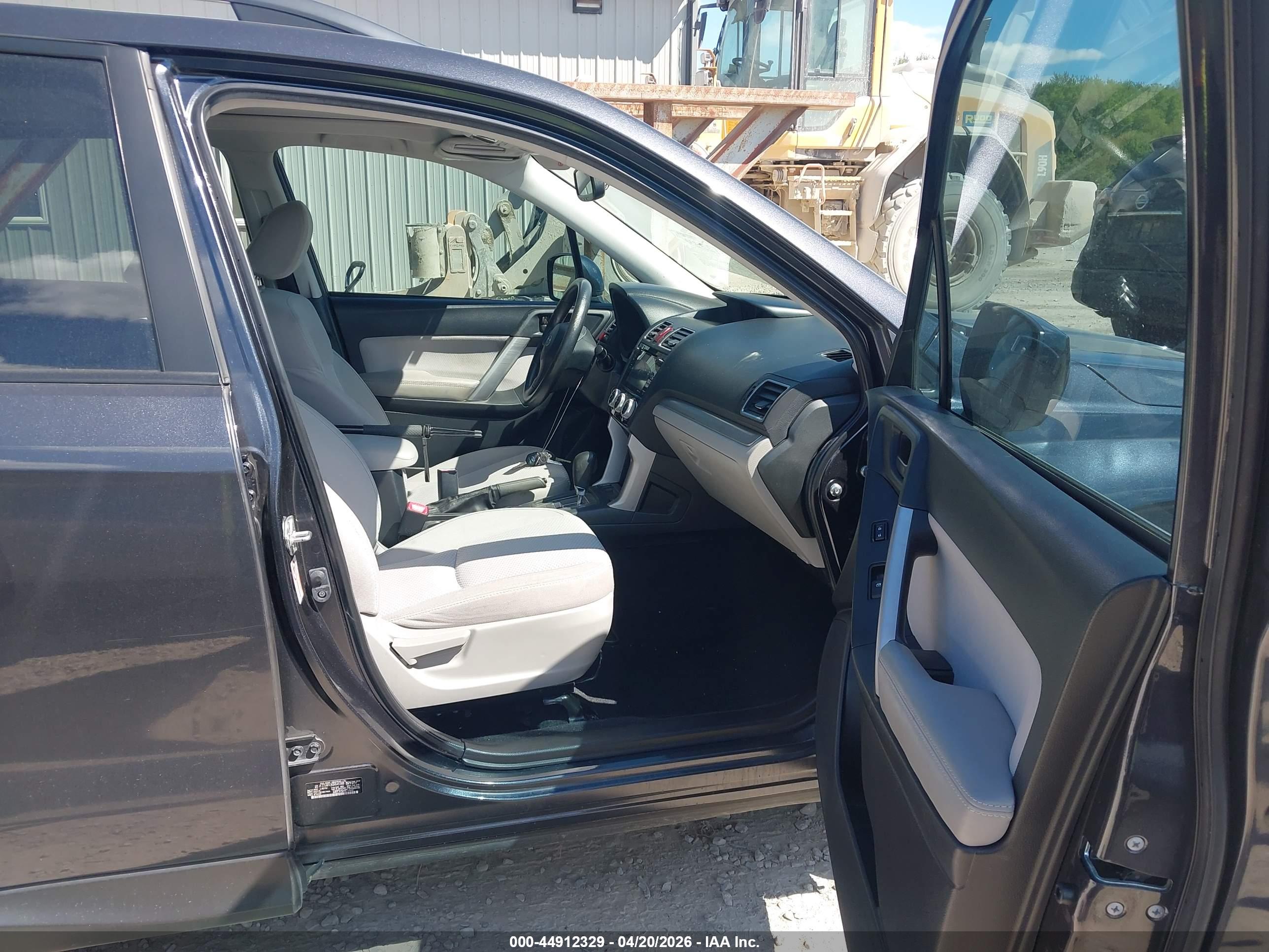 SUBARU FORESTER image 5