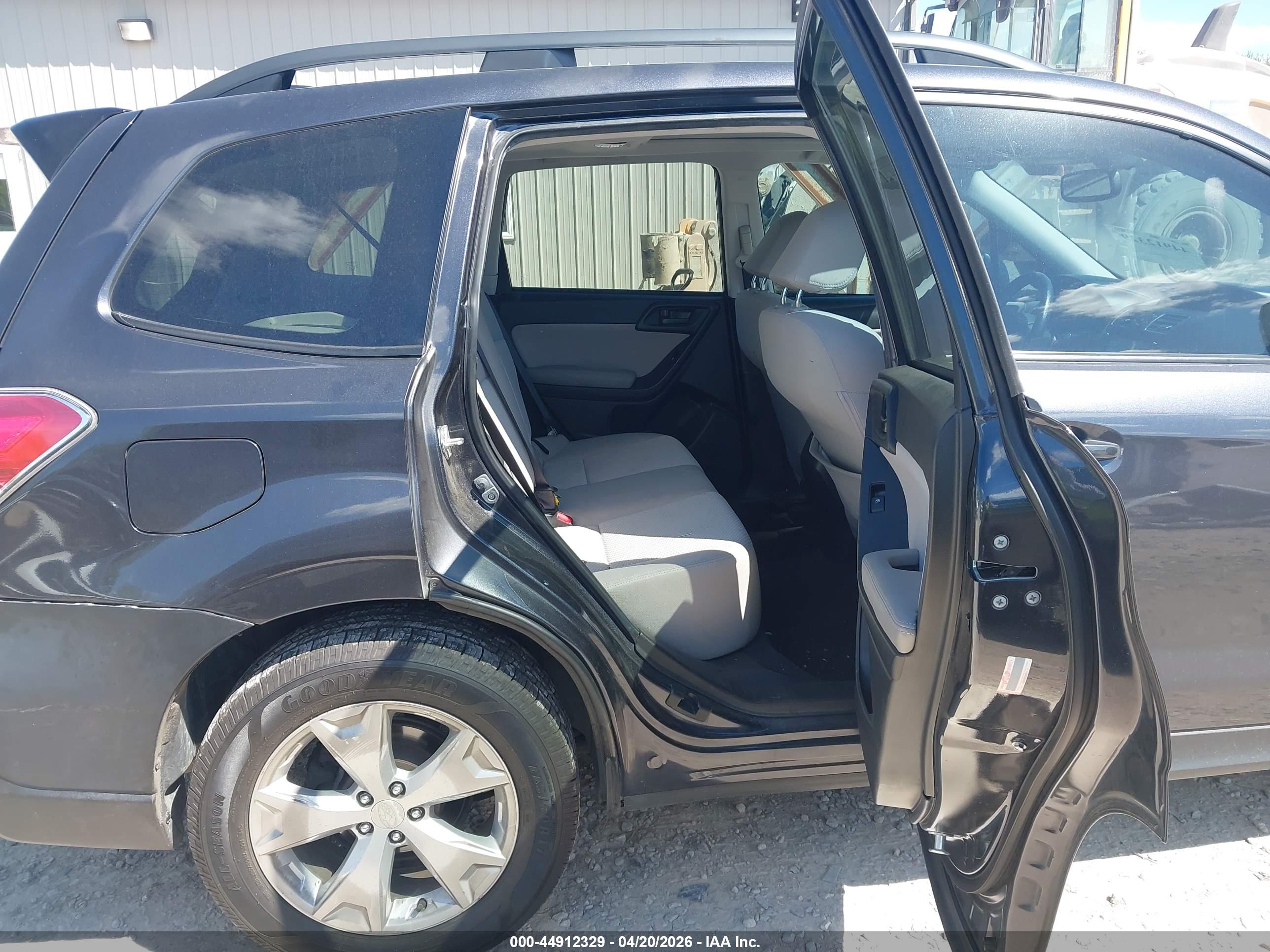 SUBARU FORESTER image 8