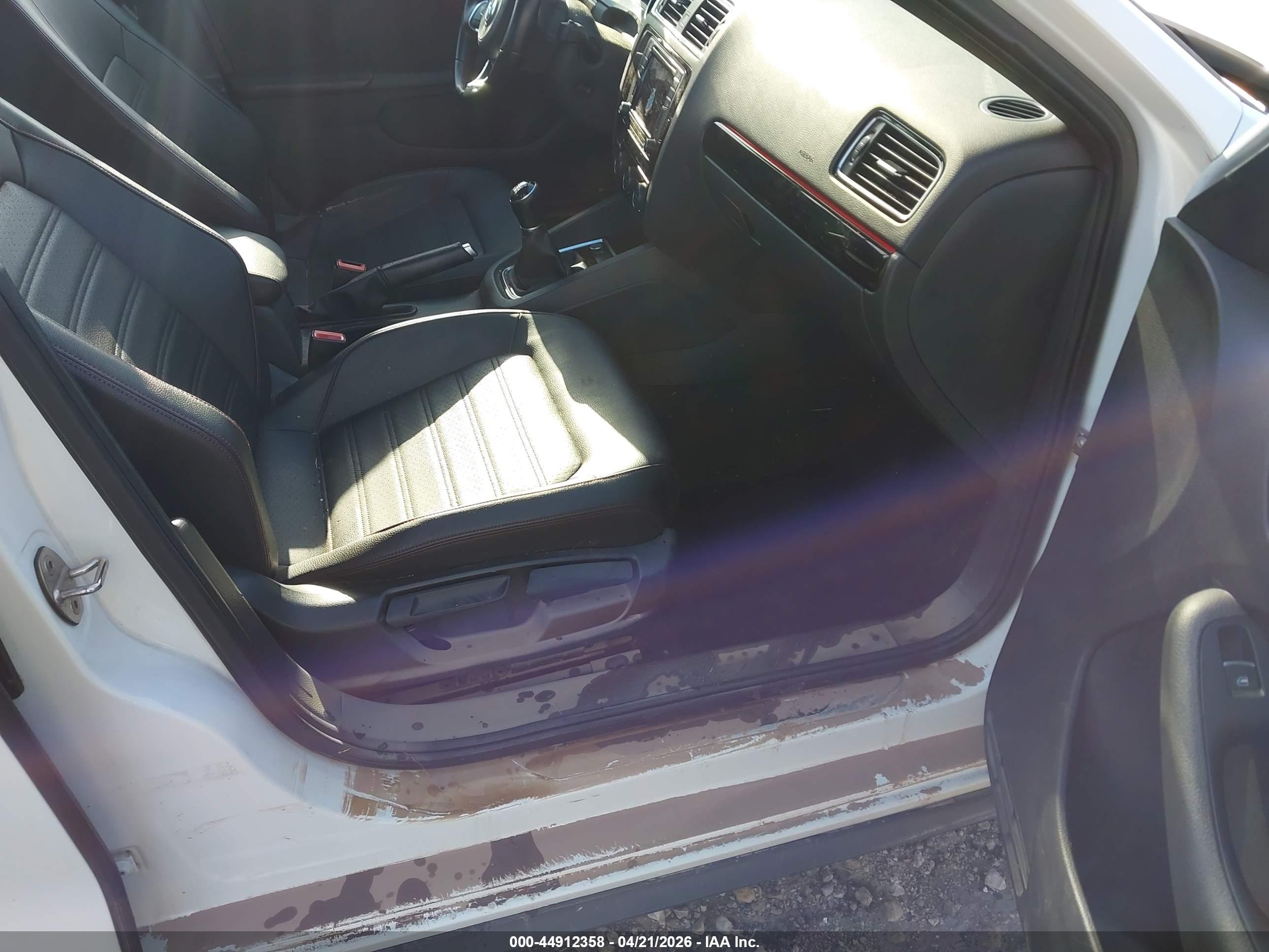 VOLKSWAGEN JETTA image 5
