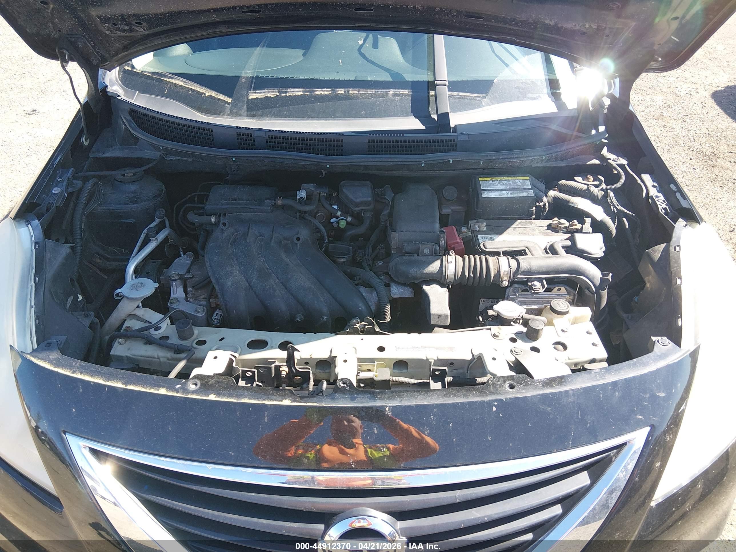 NISSAN VERSA image 10