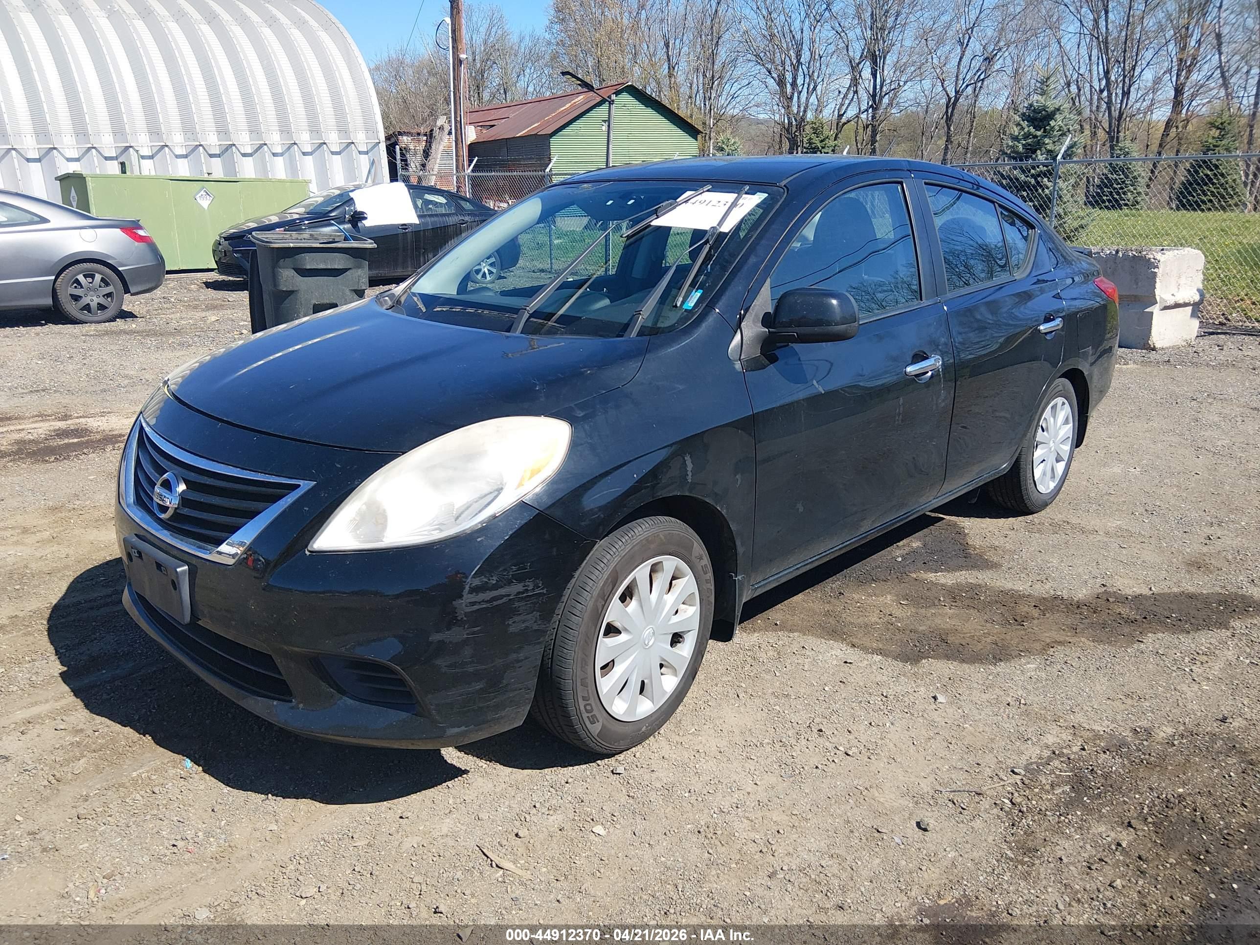 NISSAN VERSA image 2