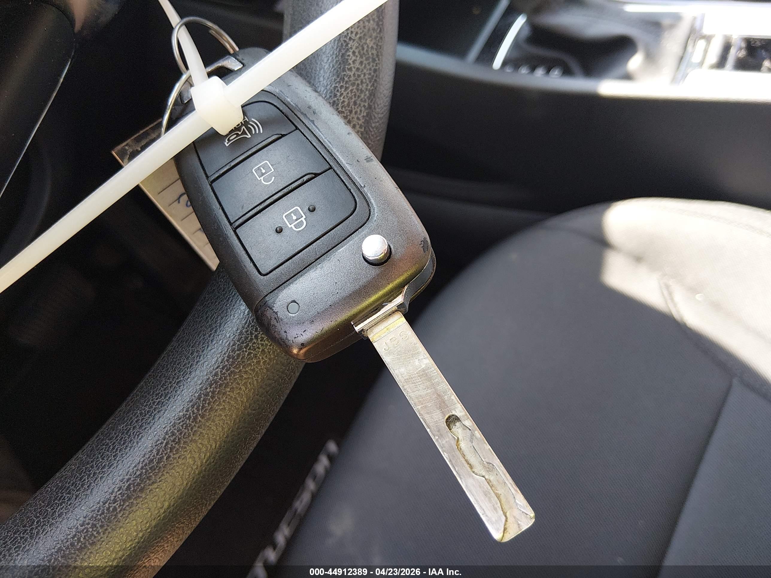HYUNDAI TUCSON image 11