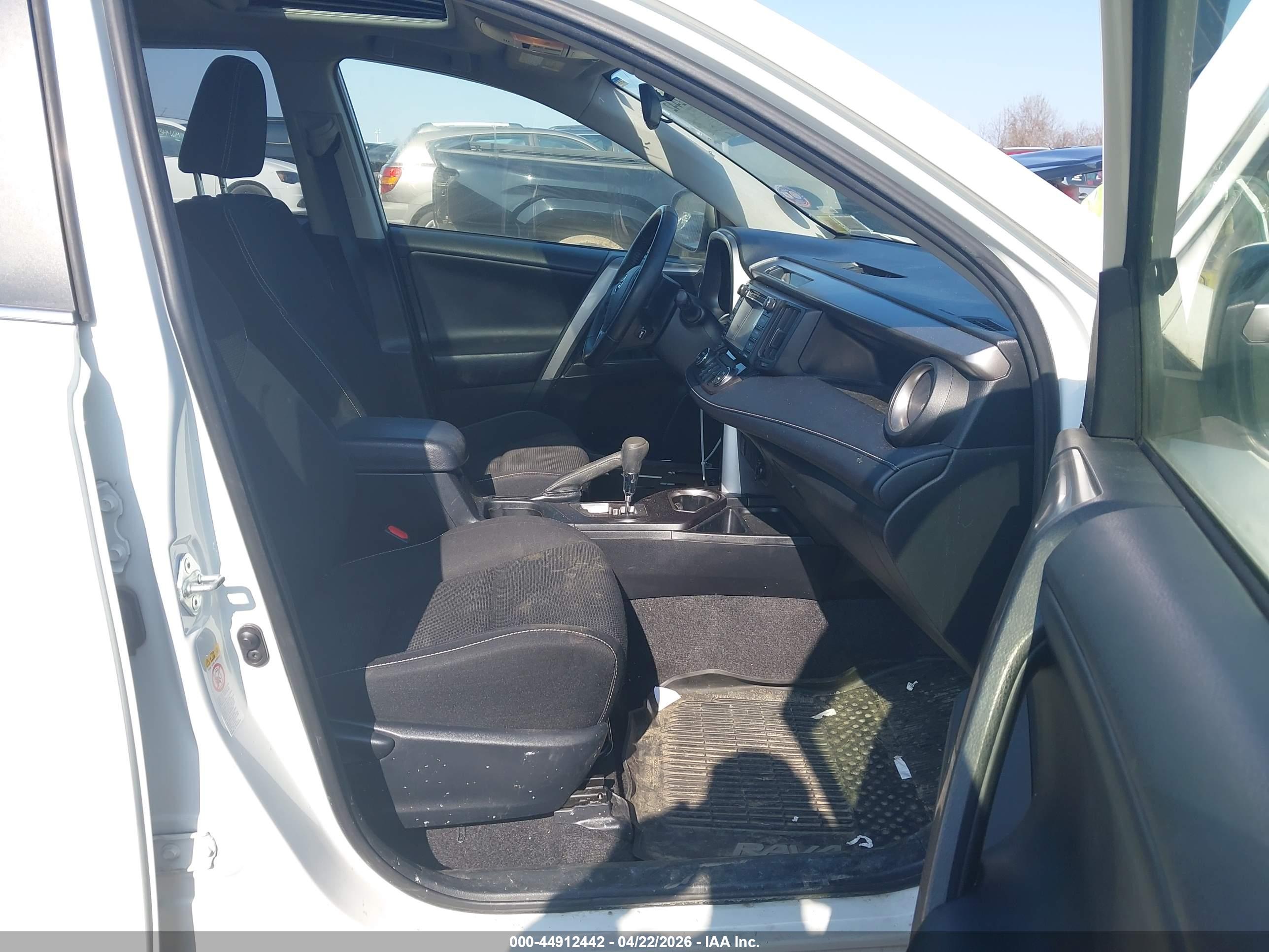 TOYOTA RAV4 image 5