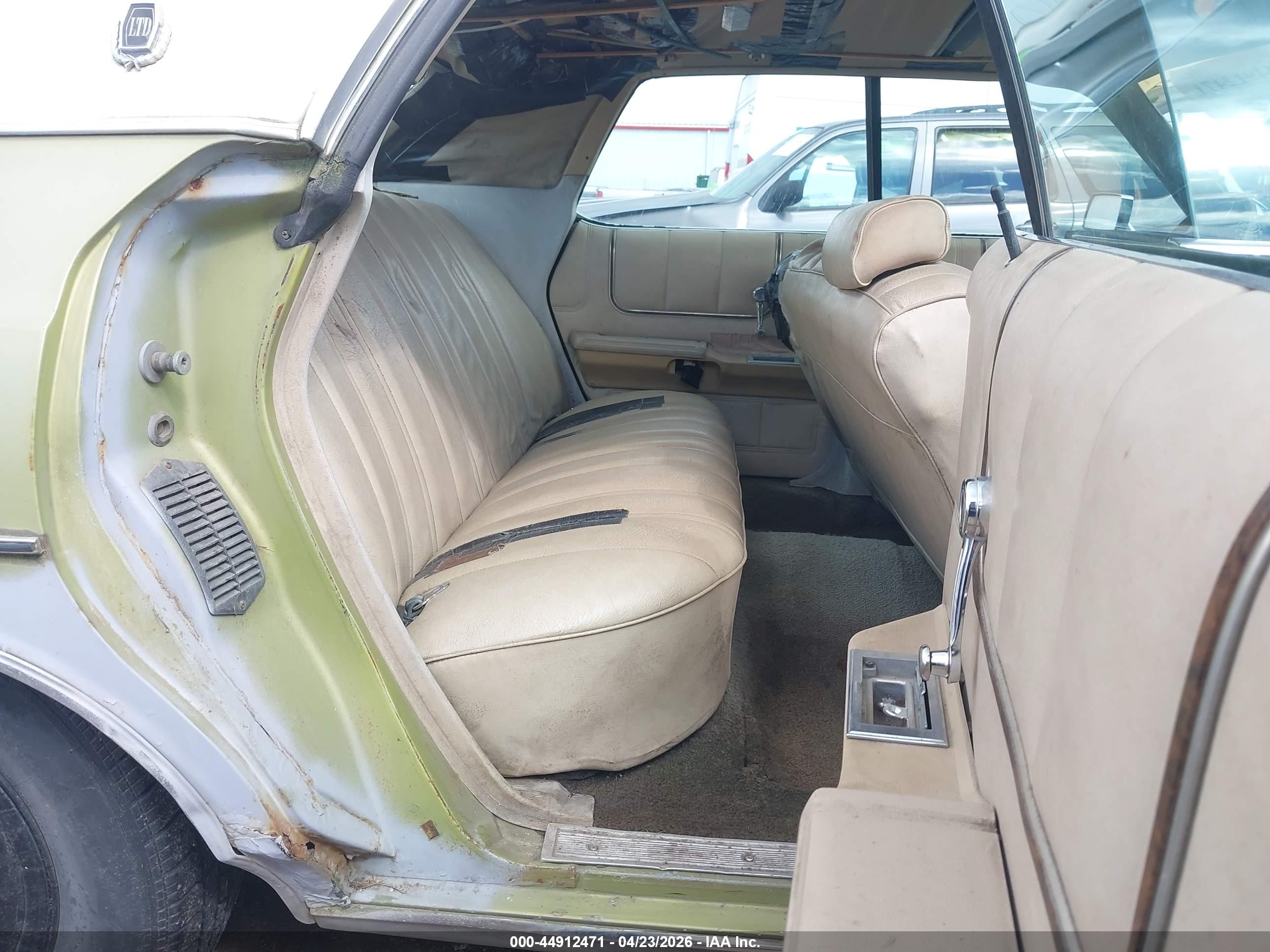 FORD LTD image 8