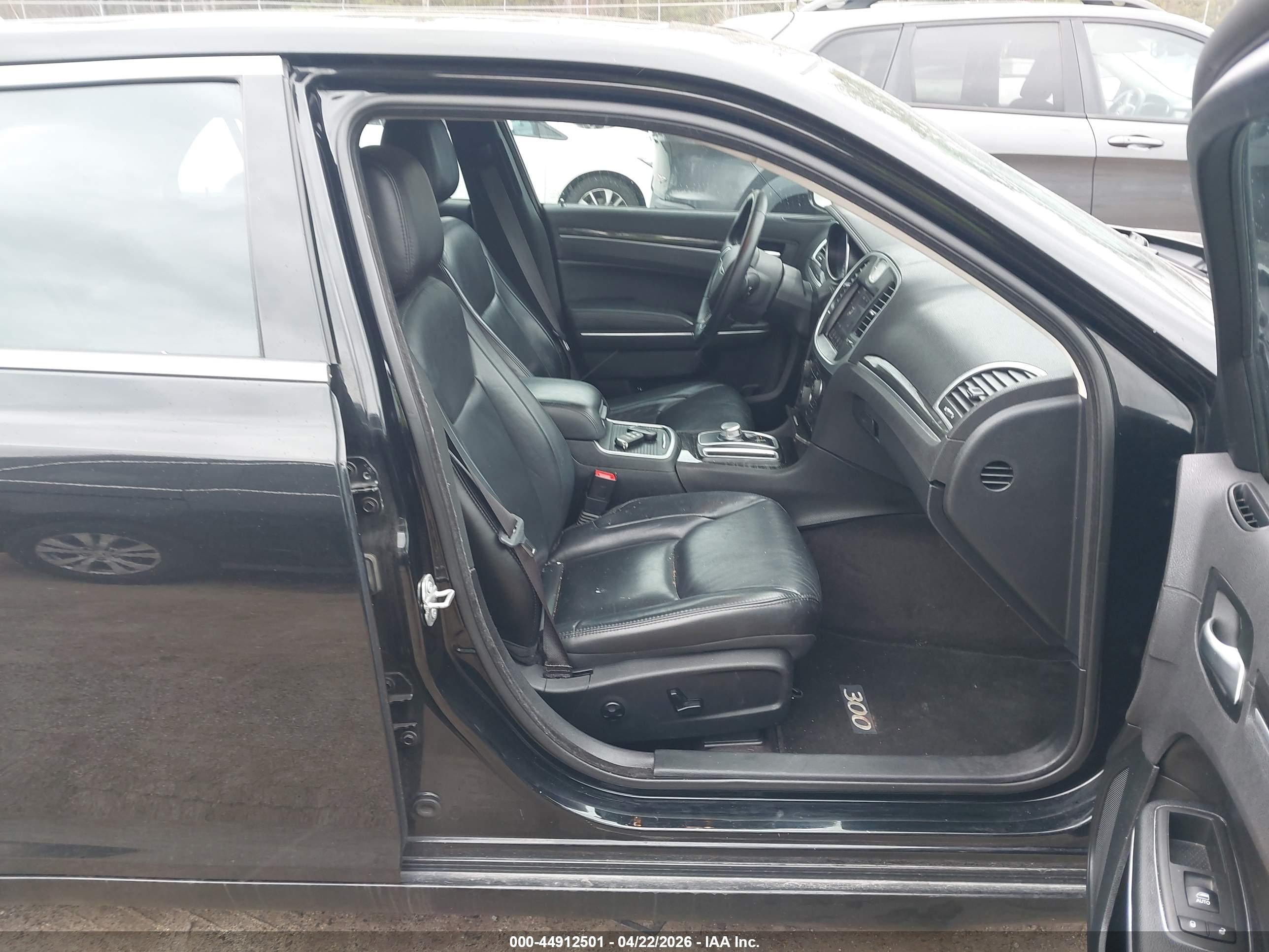 CHRYSLER 300 image 5