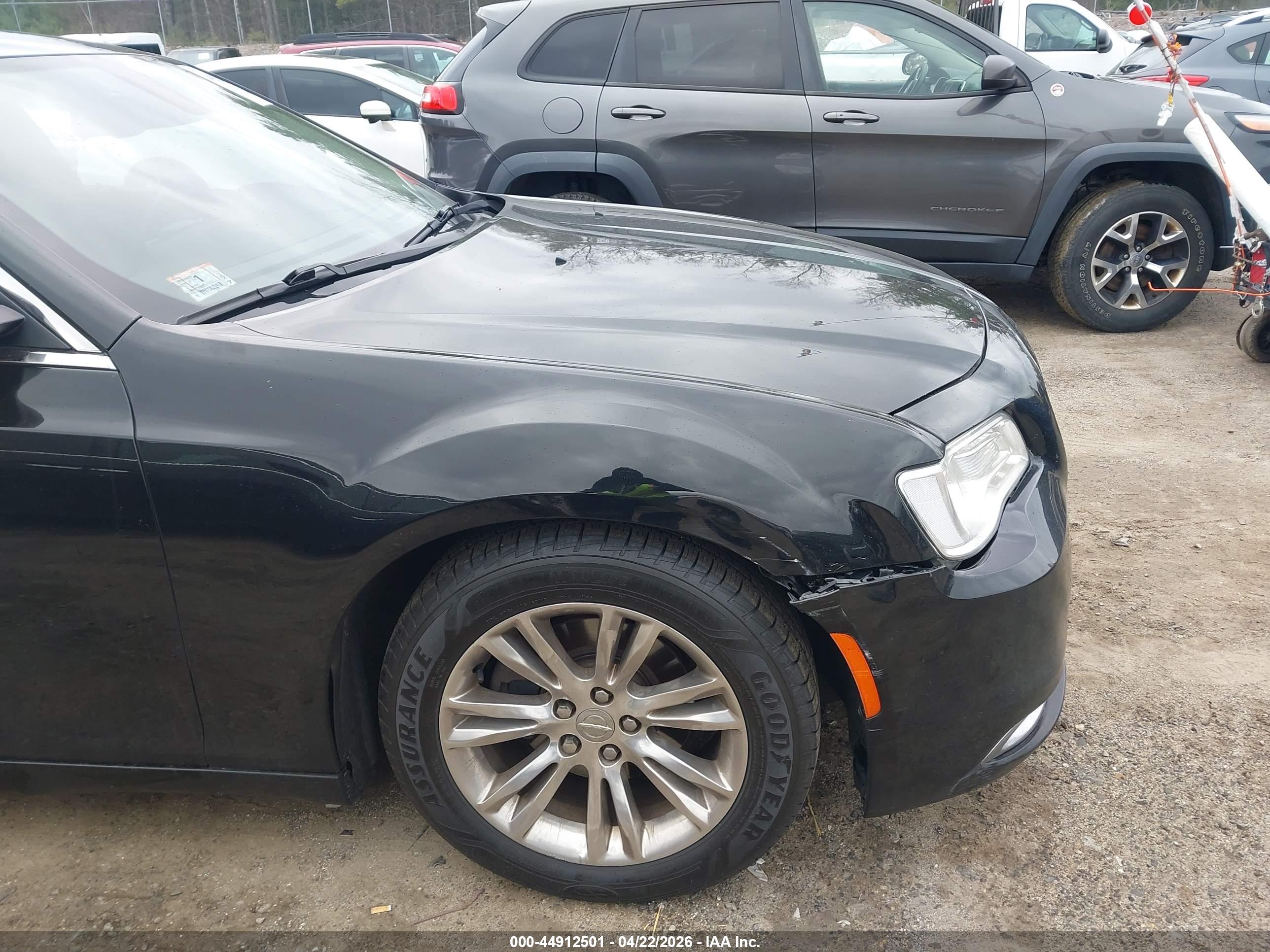 CHRYSLER 300 image 6
