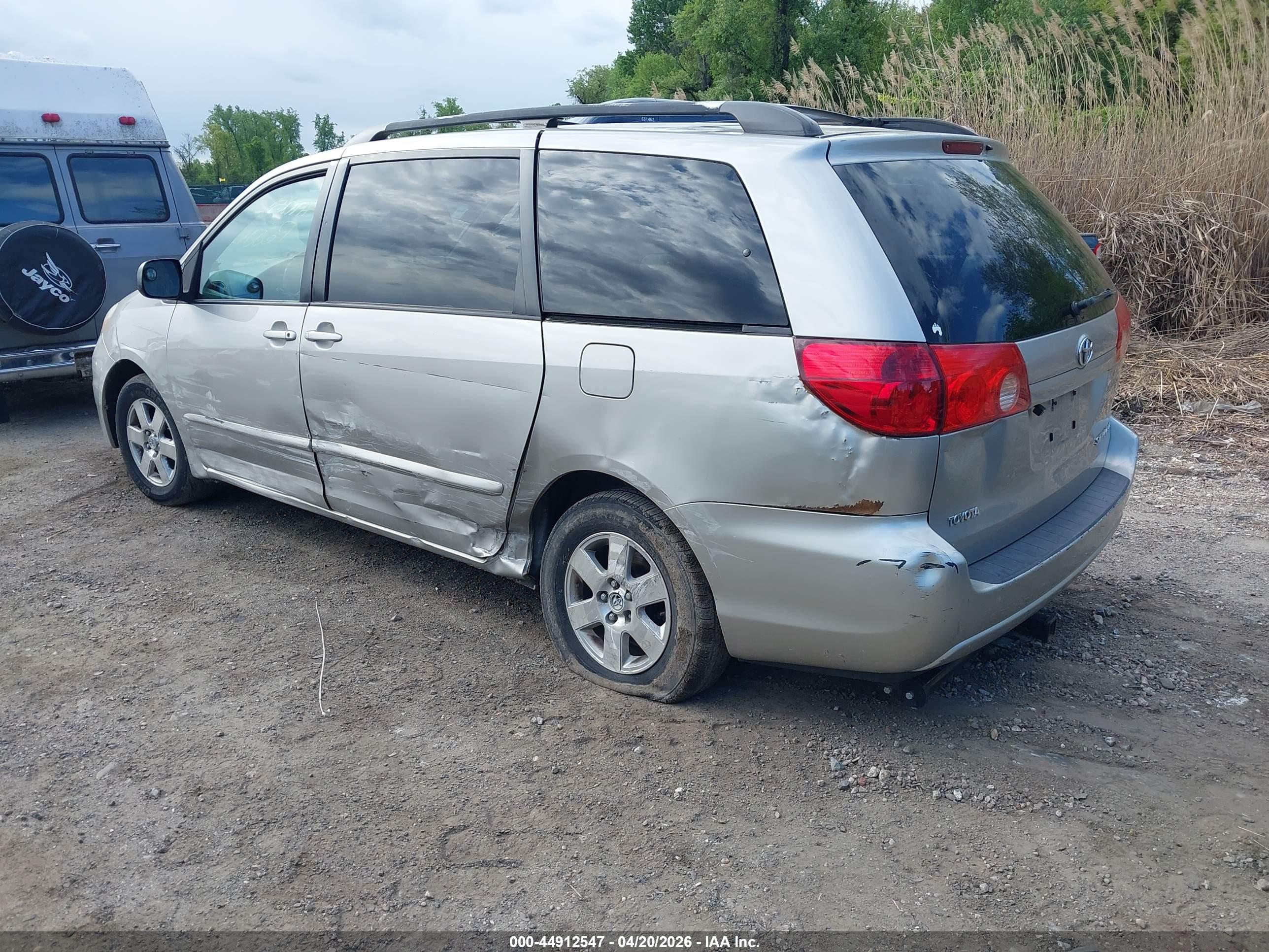 TOYOTA SIENNA image 3