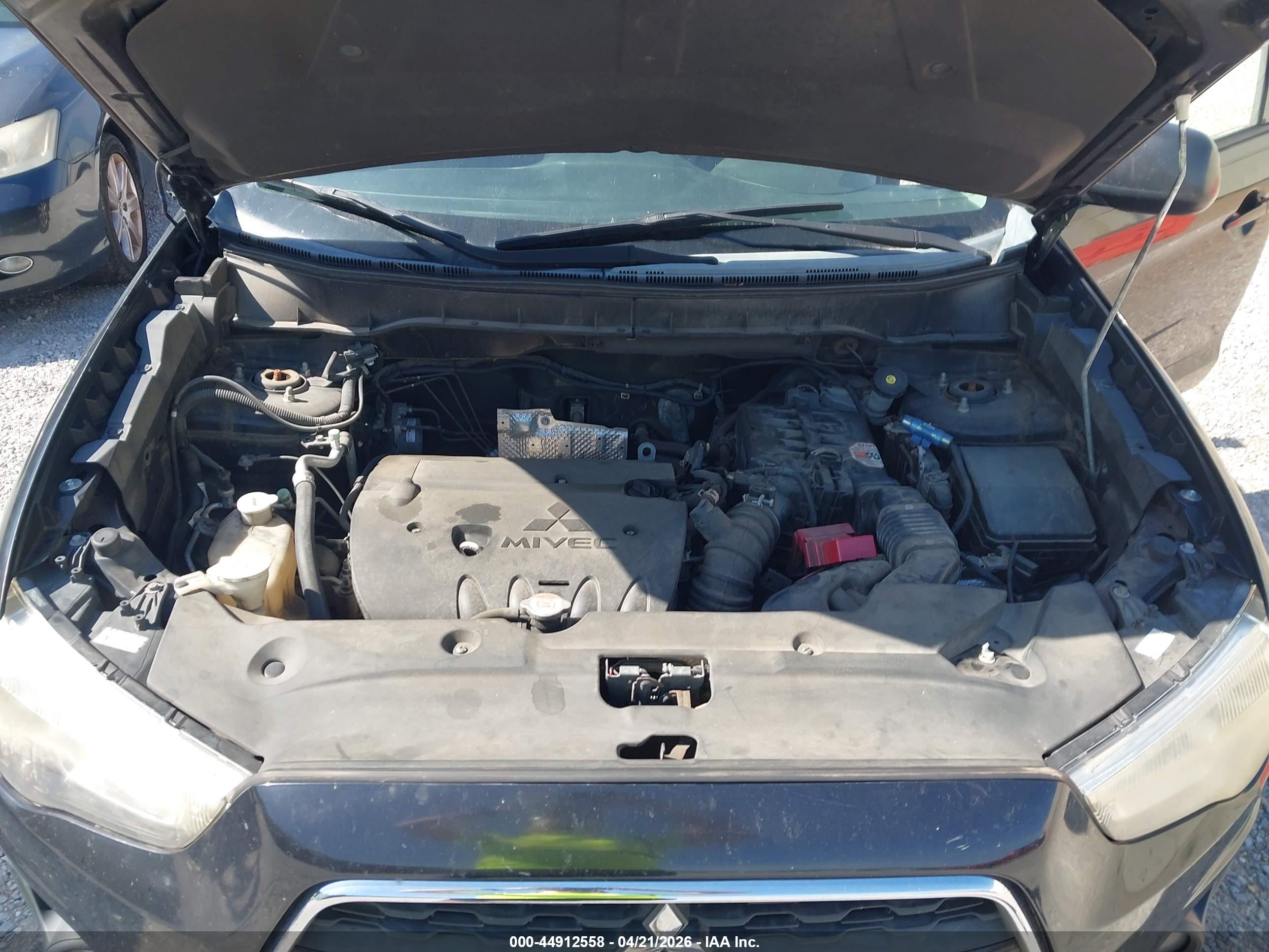 MITSUBISHI OUTLANDER image 10