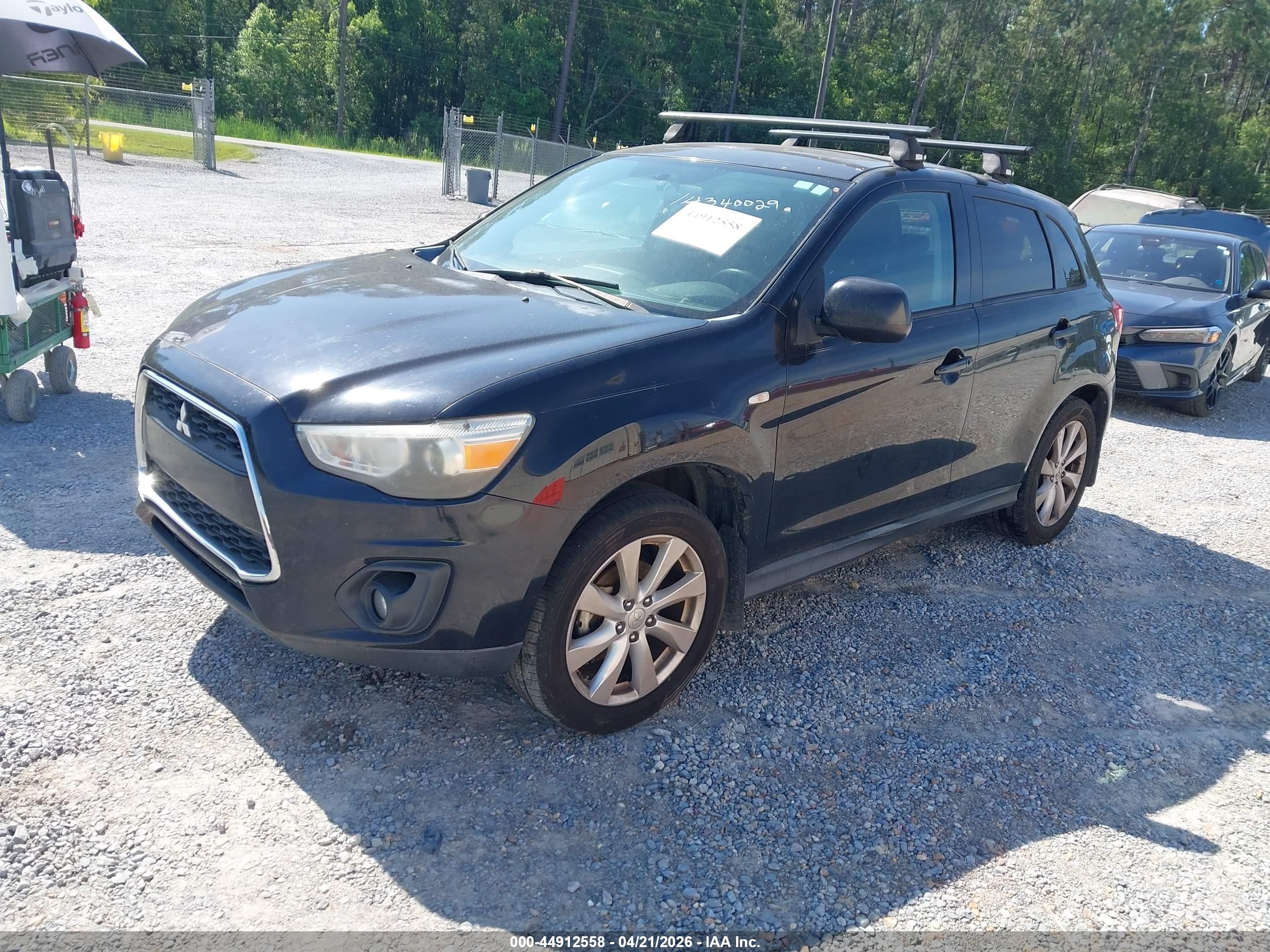 MITSUBISHI OUTLANDER image 2