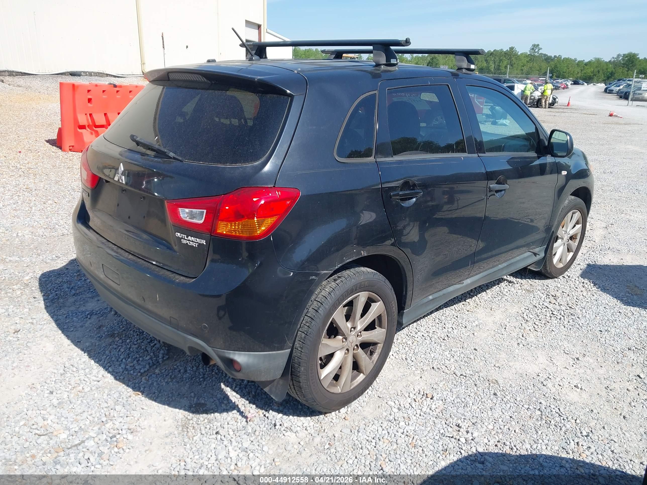 MITSUBISHI OUTLANDER image 4