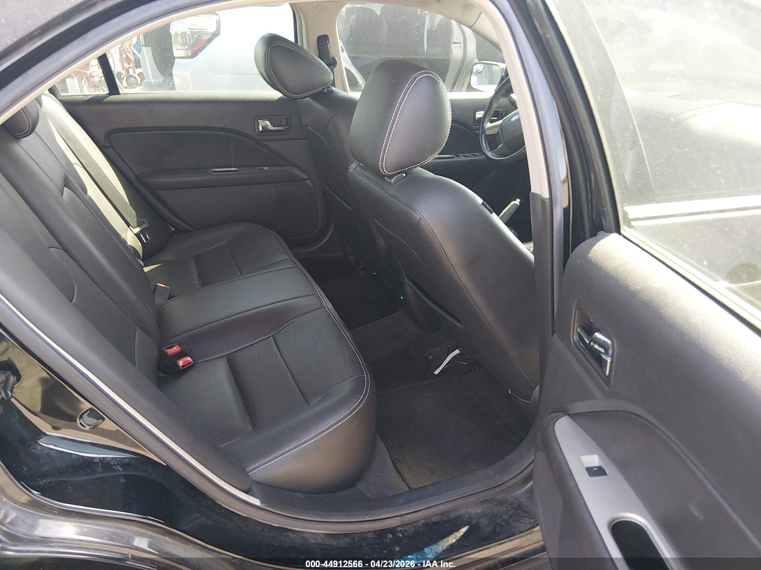 FORD FUSION image 8