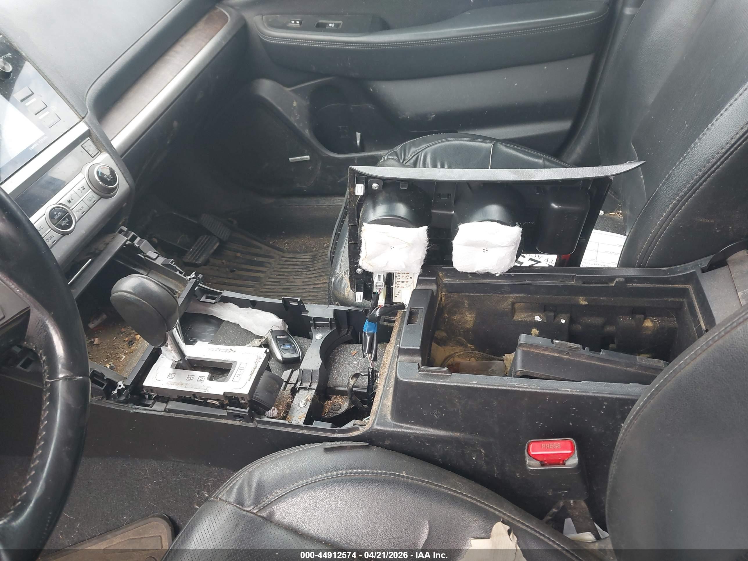 SUBARU OUTBACK image 6